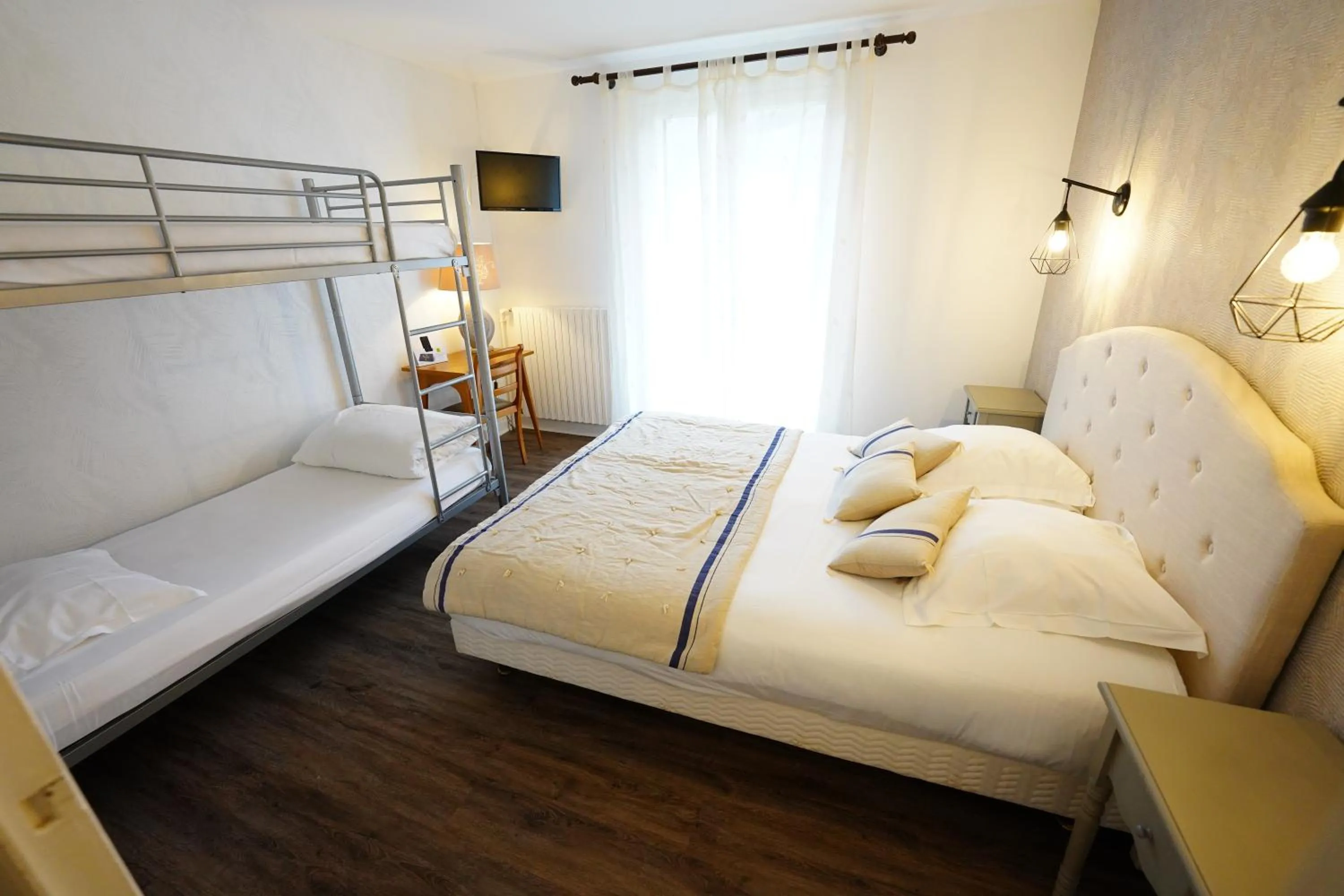 Photo of the whole room, Bed in Logis Hôtel Le Griou