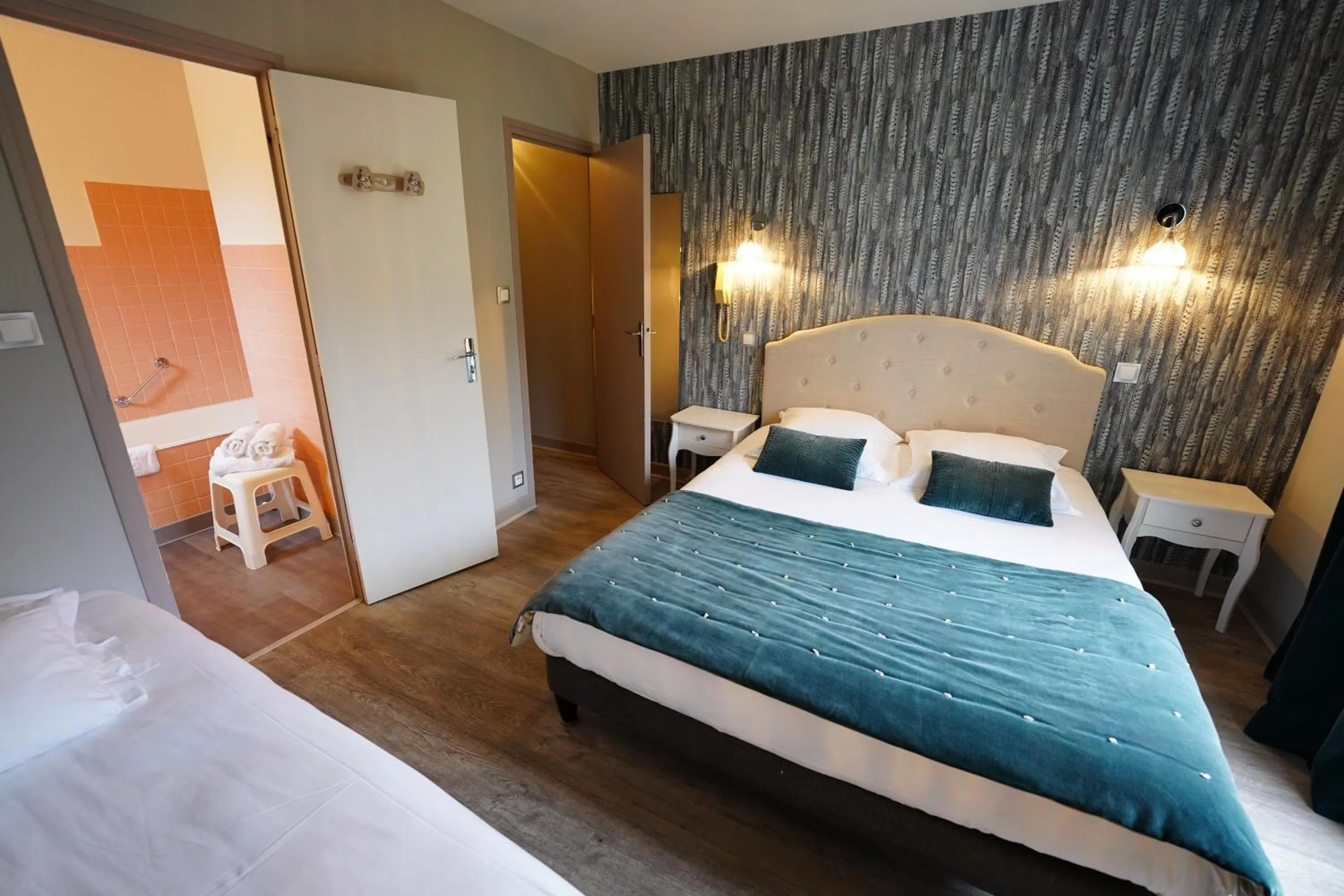 Photo of the whole room, Bed in Logis Hôtel Le Griou