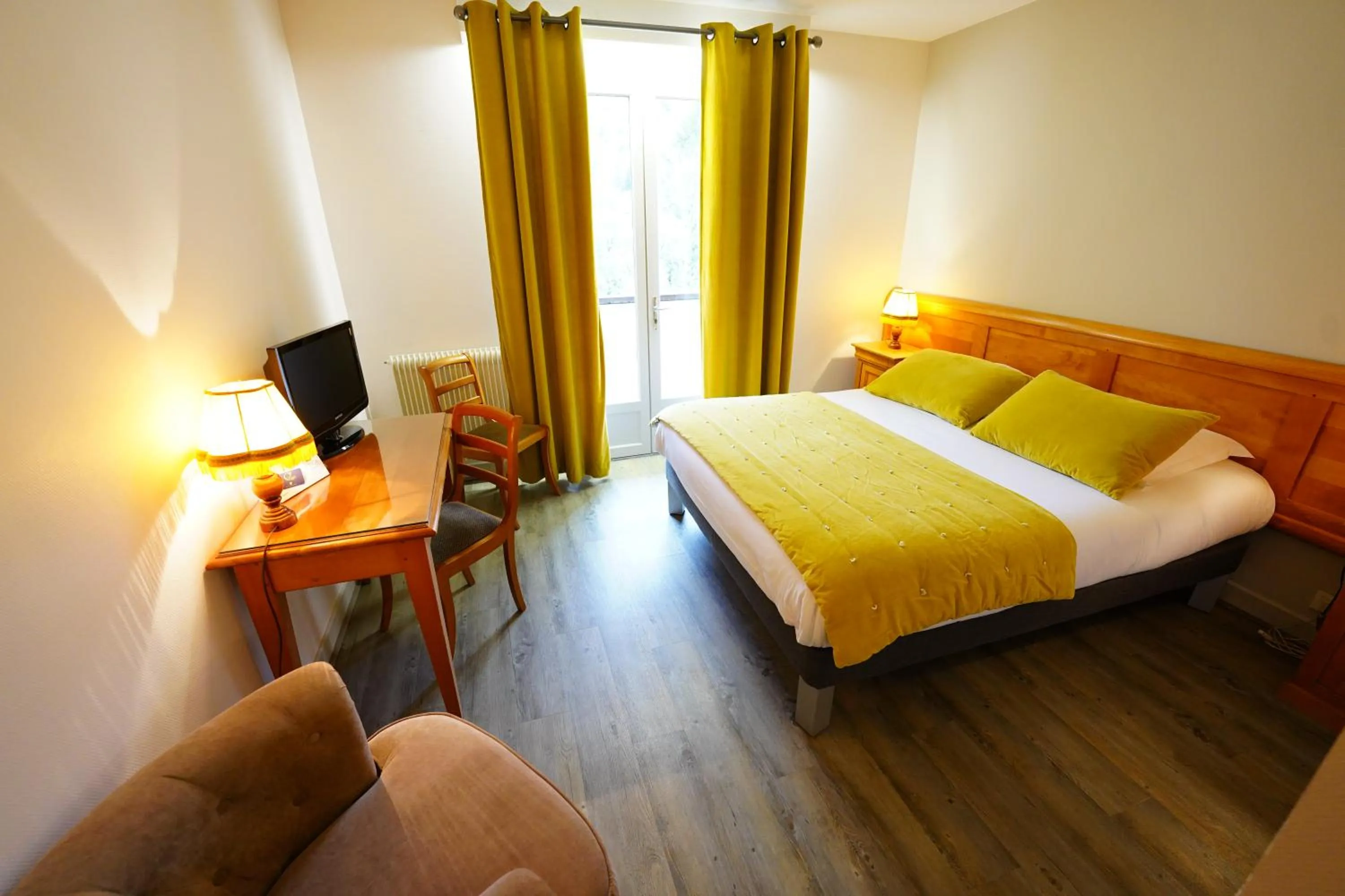 Photo of the whole room, Bed in Logis Hôtel Le Griou