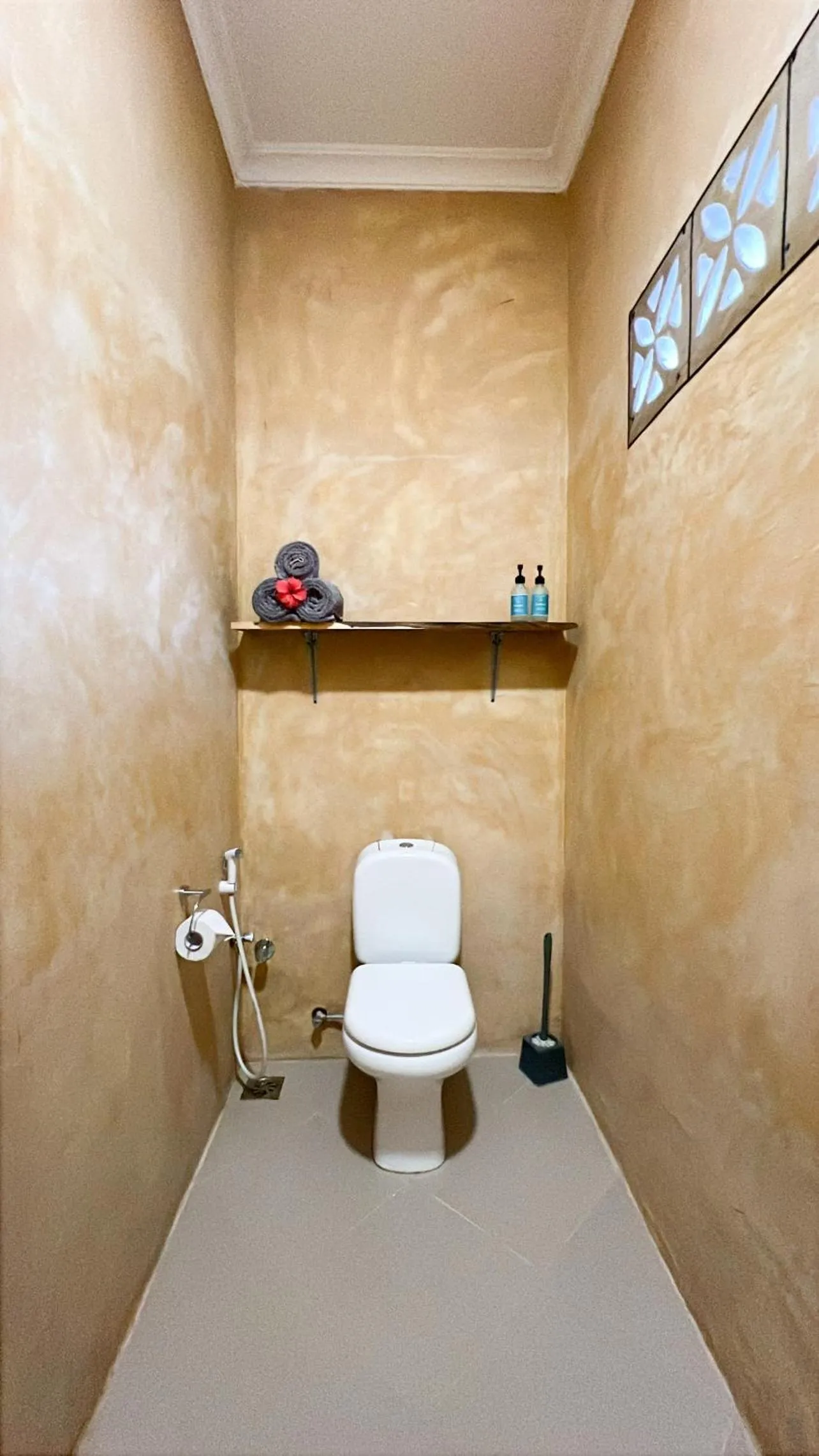 Toilet in Siri Beach Lodge