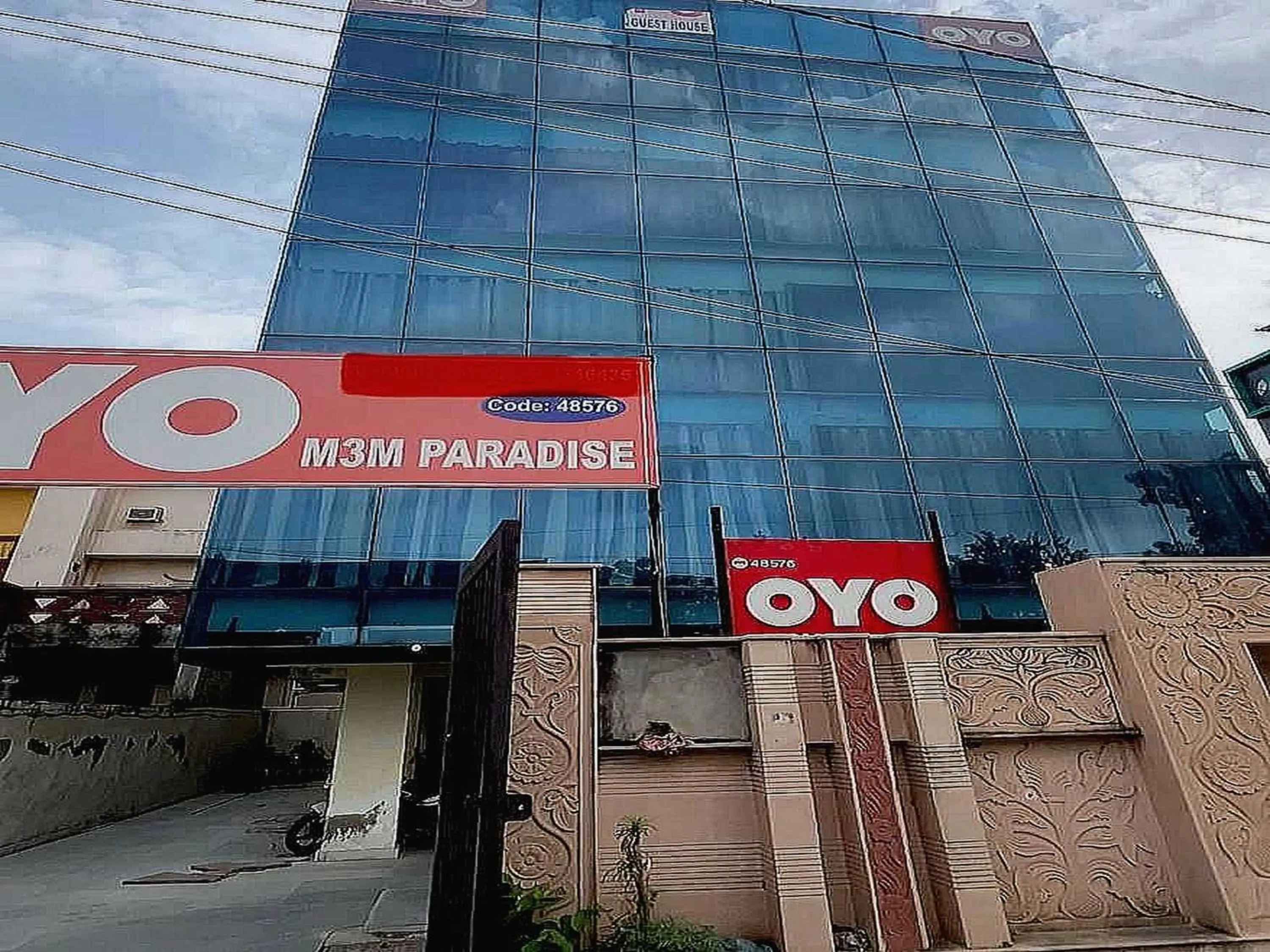 Facade/entrance in Hotel O M.M. Paradise & PG