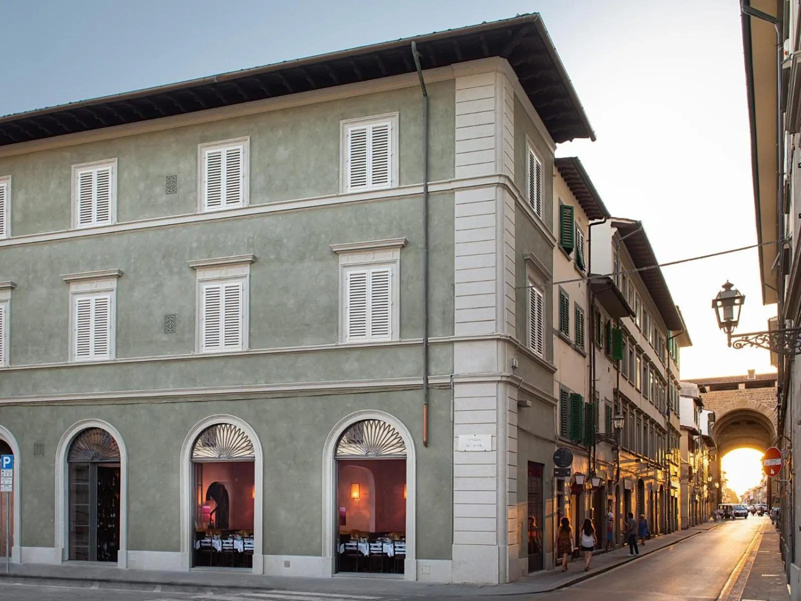 Property building in Oltrarno 1881 Apartments