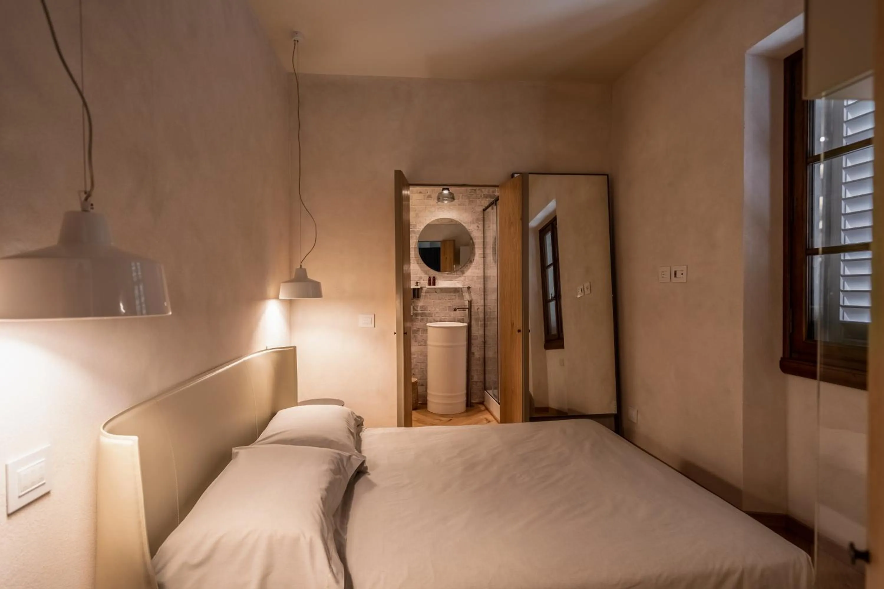 Bathroom, Bed in Oltrarno 1881 Apartments