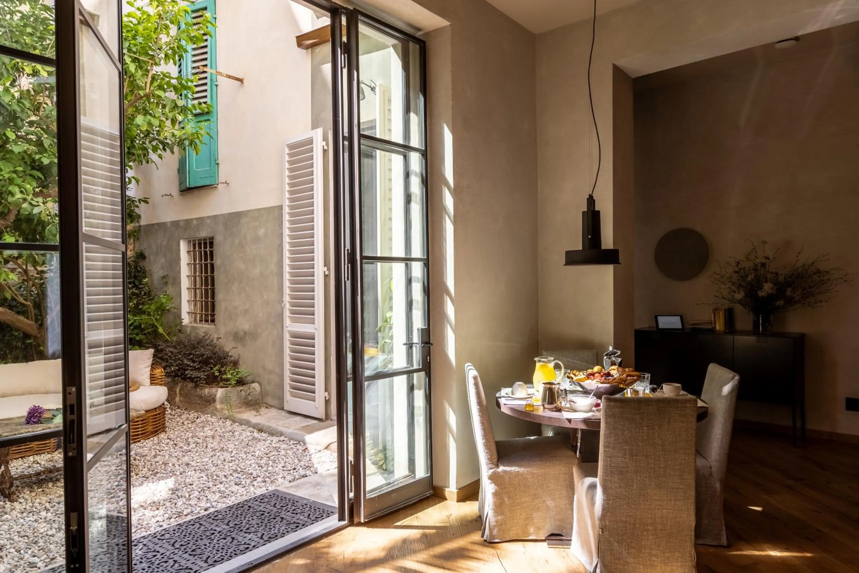 Dining area in Oltrarno 1881 Apartments