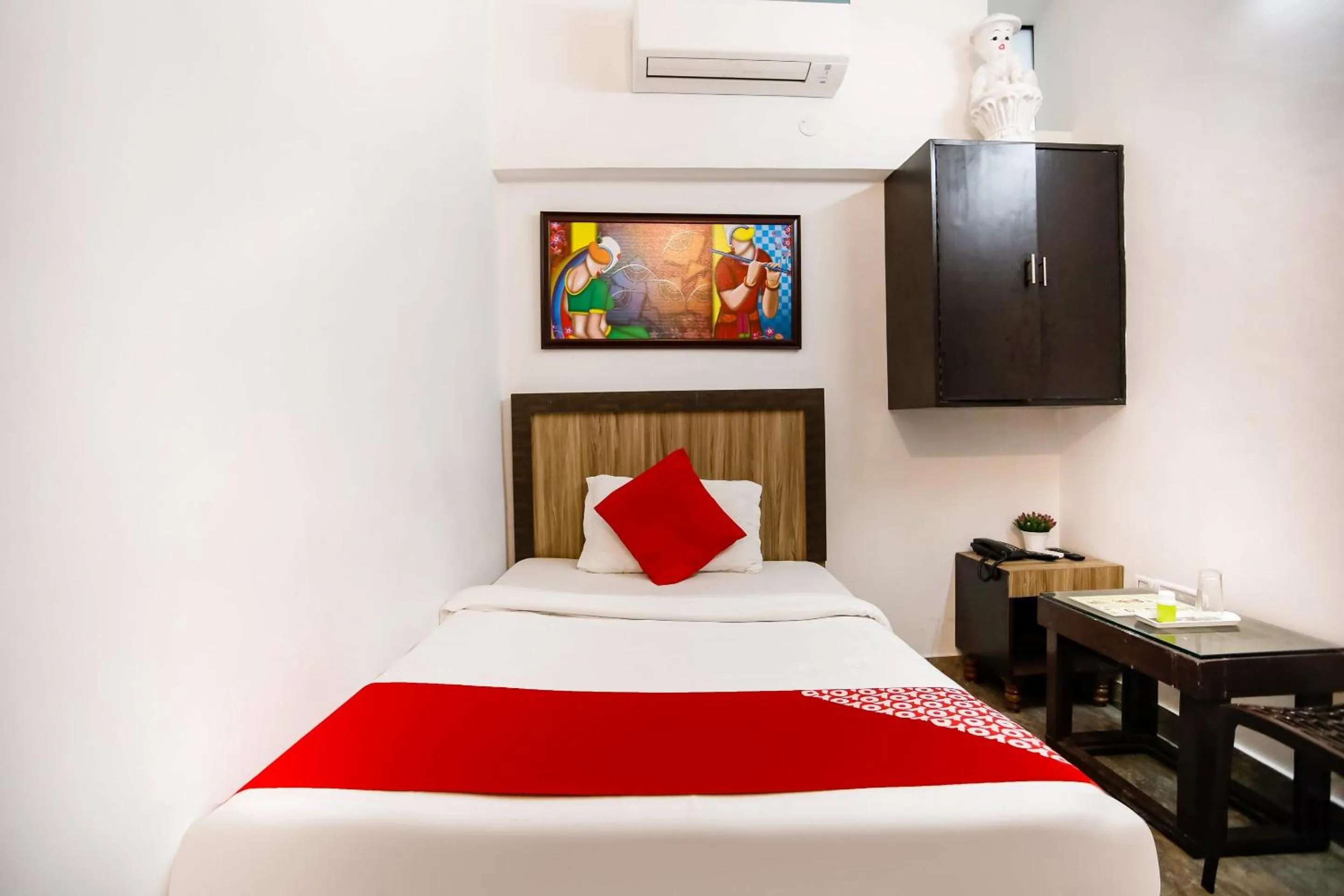 Bedroom in Hotel O SURYA INN