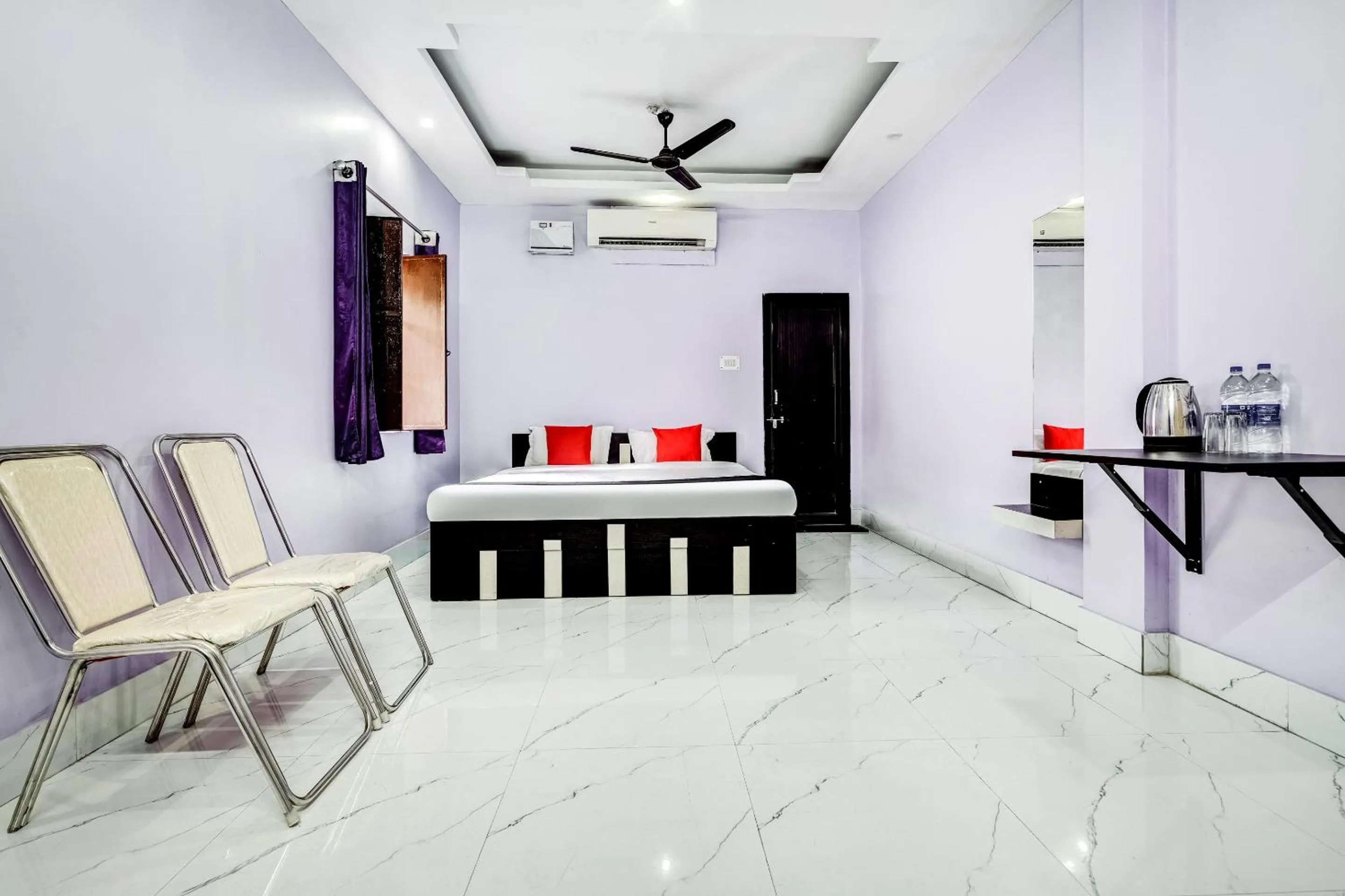 Bedroom in Super Capital O Gulmohar Marriage Garden