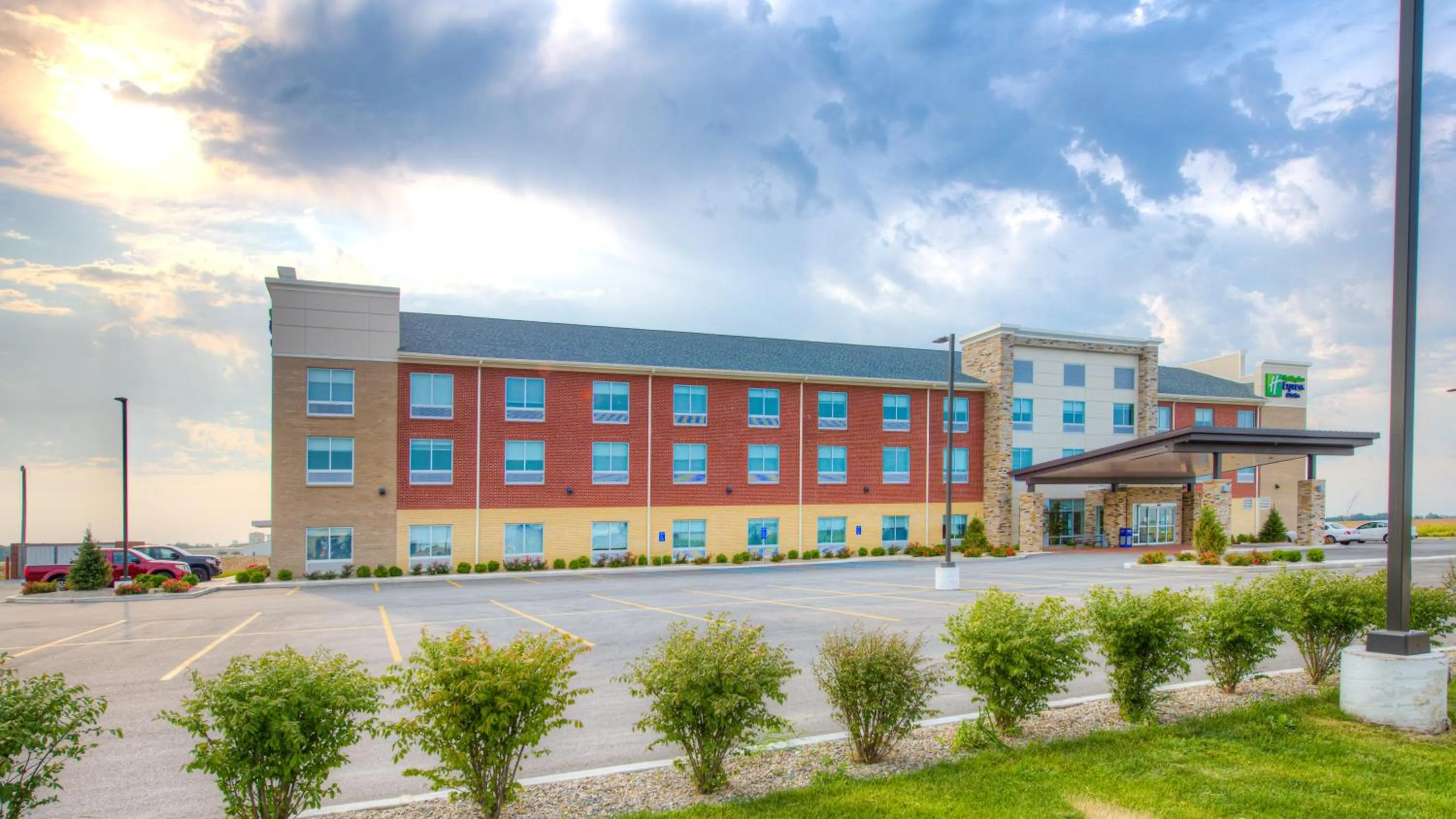 Property building in Holiday Inn Express & Suites - Remington by IHG