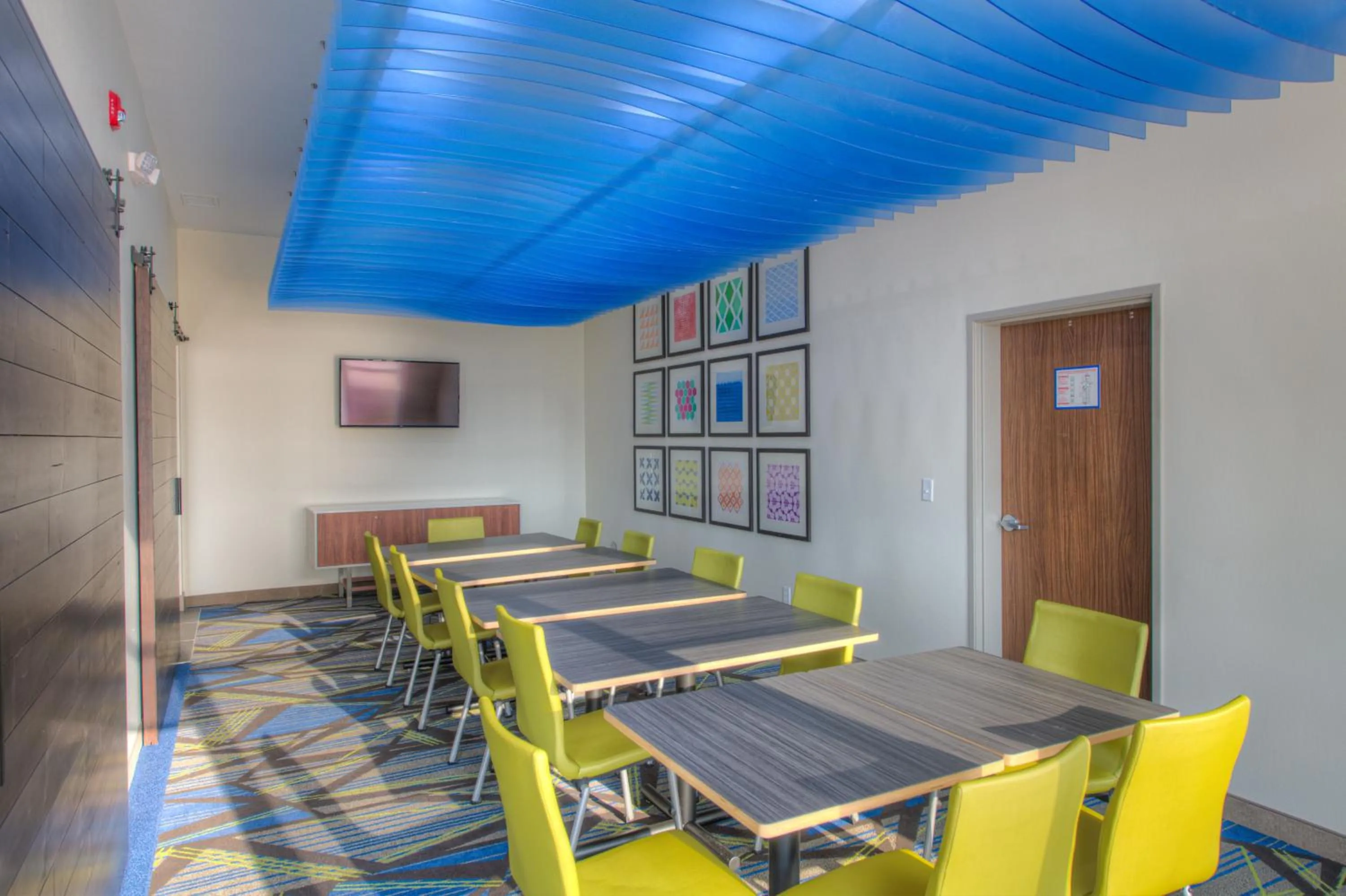 Meeting/conference room in Holiday Inn Express & Suites - Remington by IHG