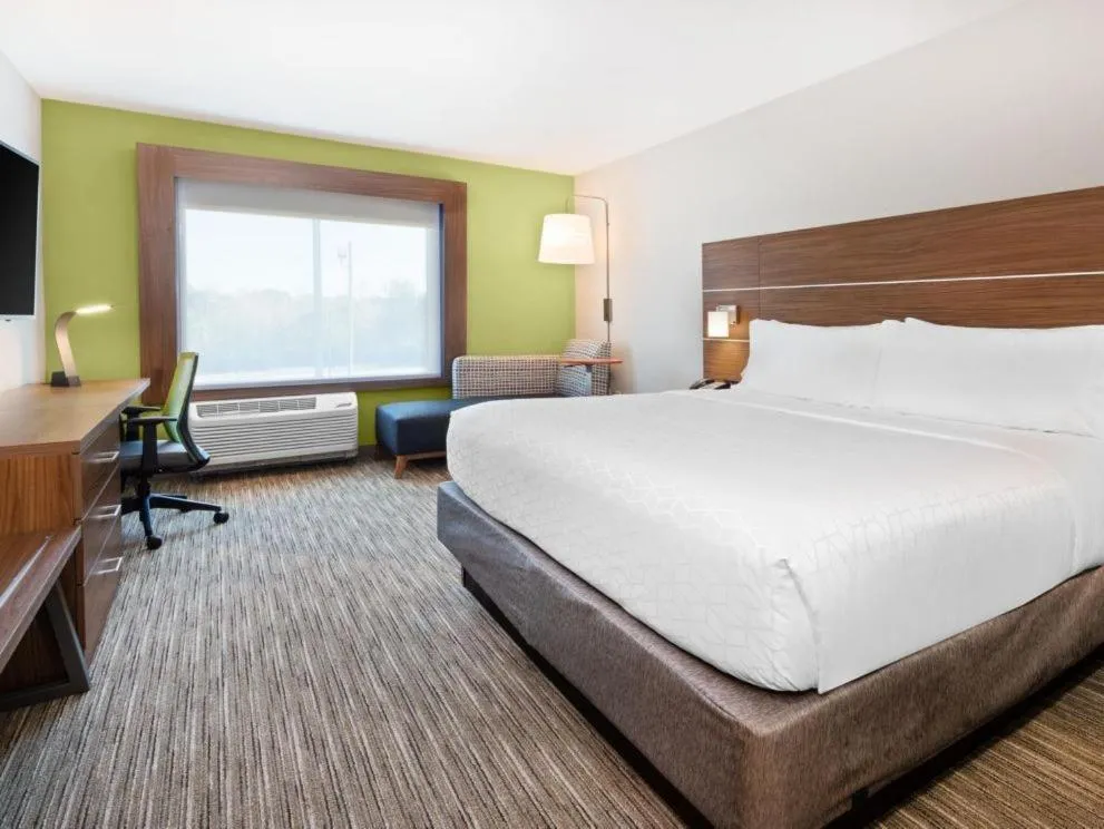 Bed in Holiday Inn Express & Suites Niceville - Eglin Area by IHG