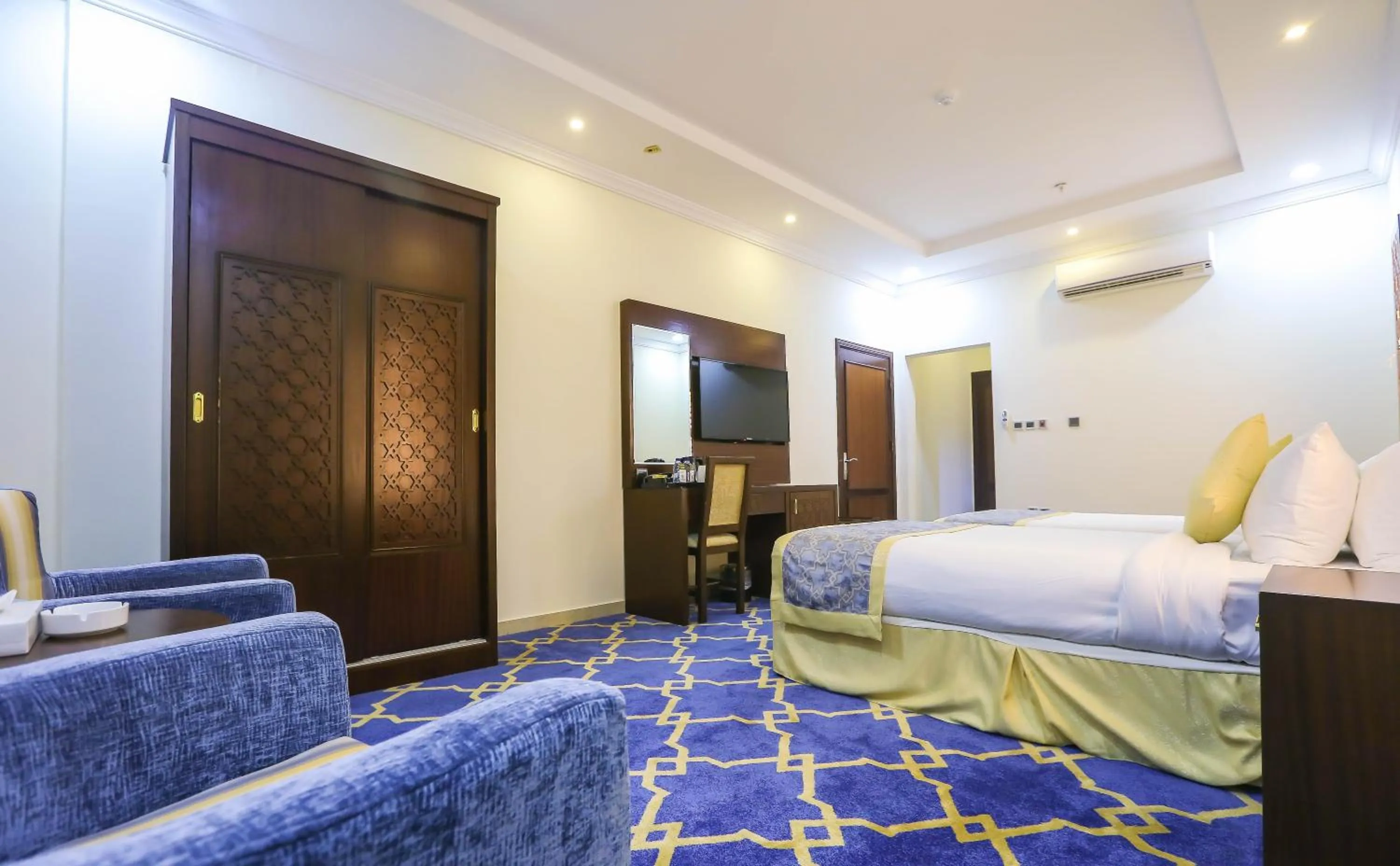 Photo of the whole room, Bed in Jeddah Oasis Hotel