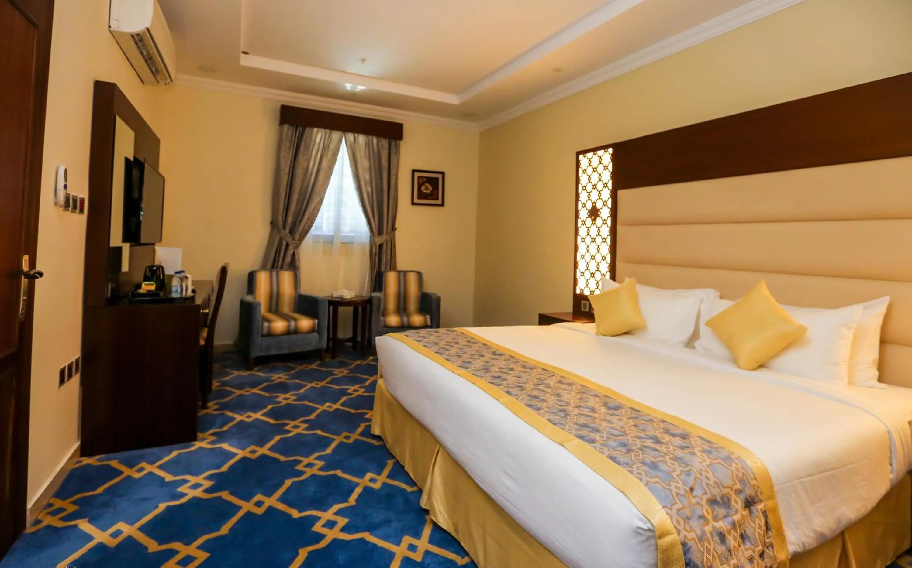 Photo of the whole room, Bed in Jeddah Oasis Hotel
