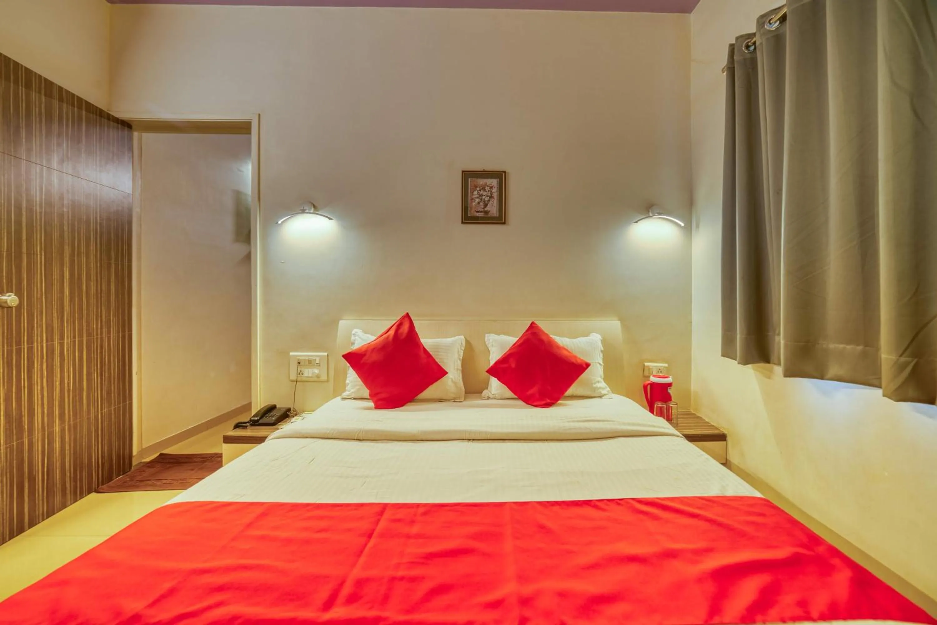 Bed in Hotel Grand Ashwin