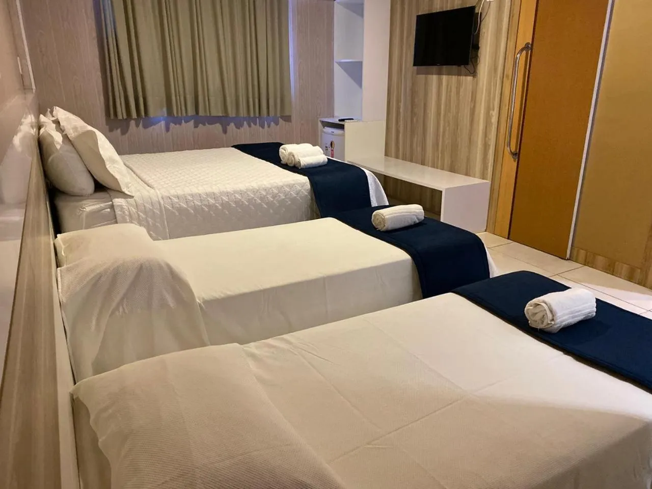 Bedroom, Bed in Farol Plaza Hotel