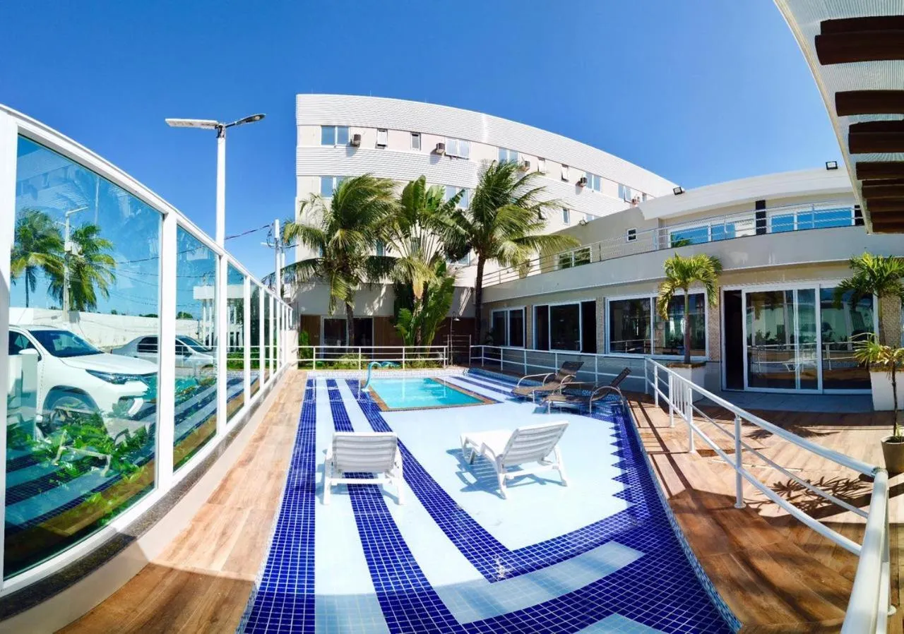 Swimming pool in Farol Plaza Hotel