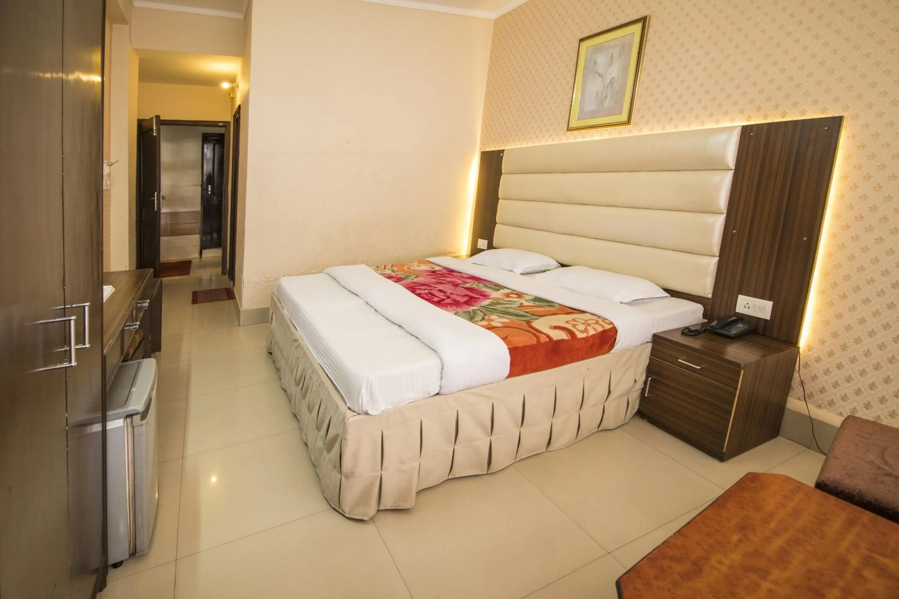 Bed in WOW STAYZ2 Hotel Jahanvi Dale