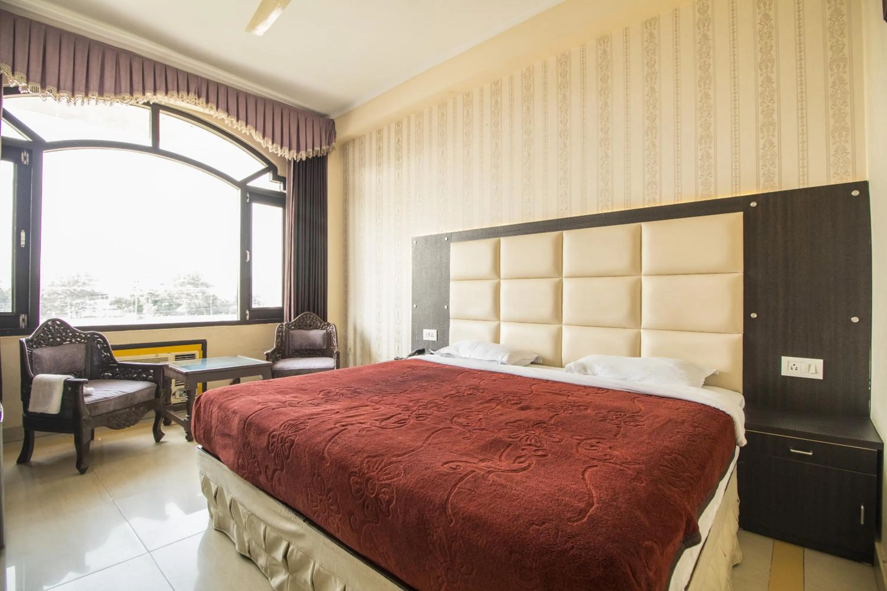 Bed in WOW STAYZ2 Hotel Jahanvi Dale