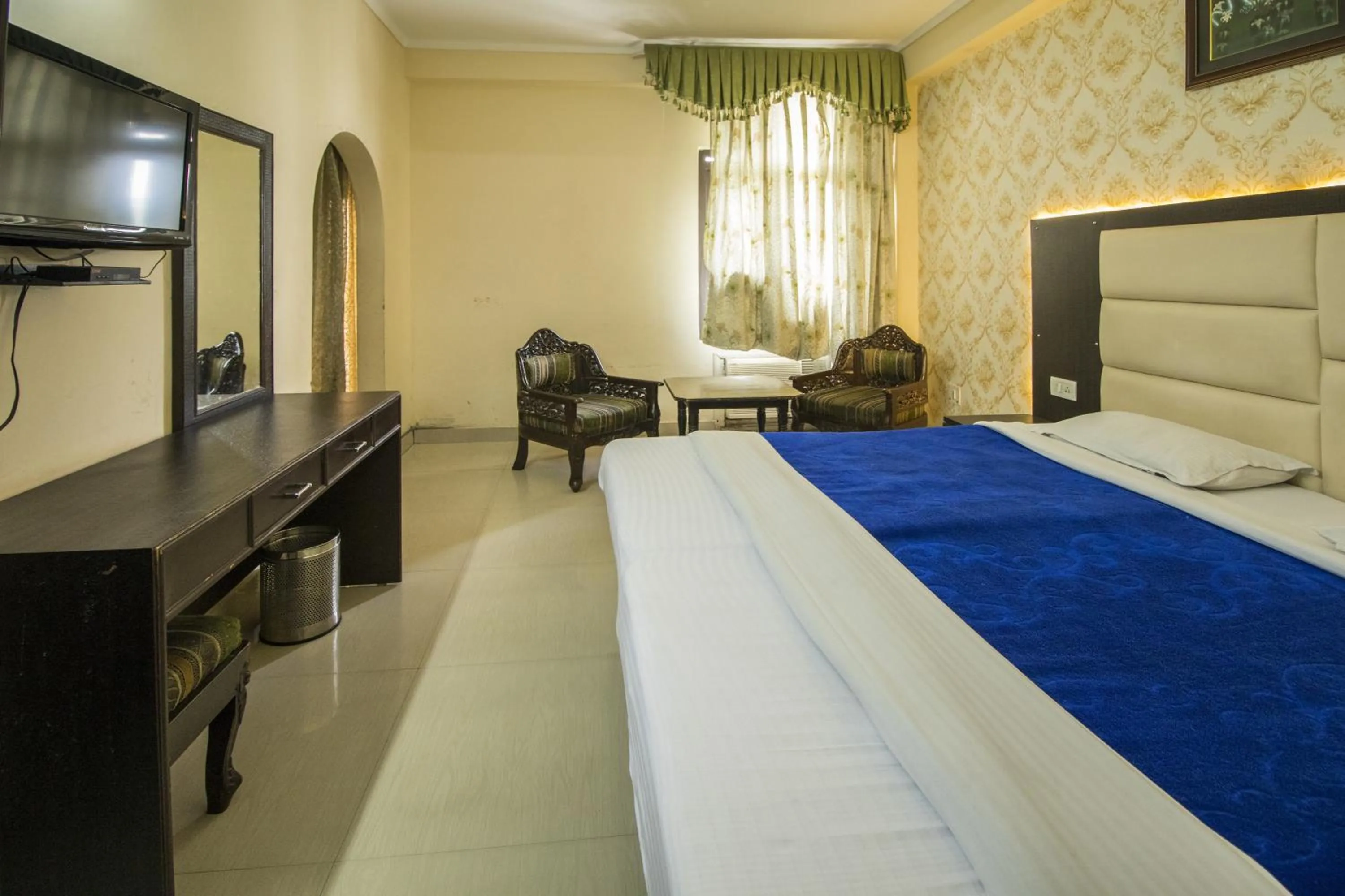 Bed in WOW STAYZ2 Hotel Jahanvi Dale