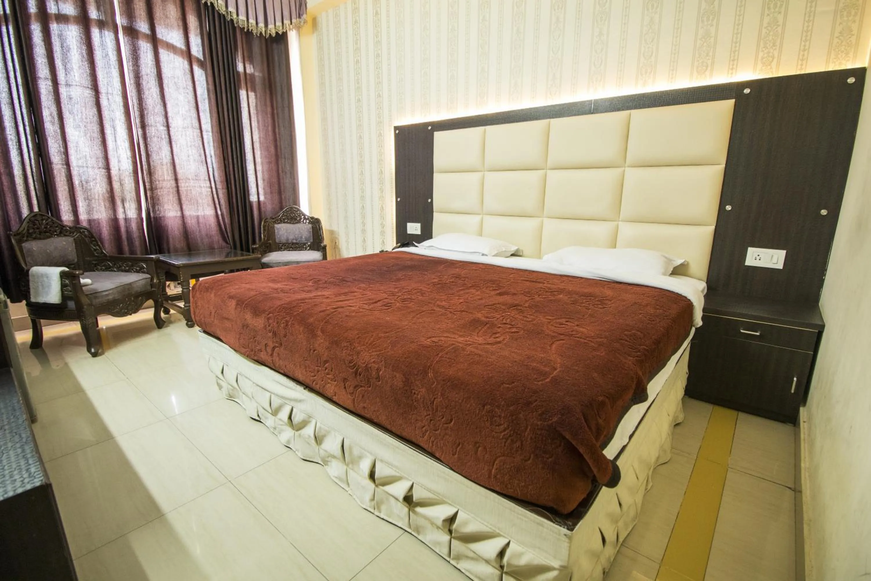 Bed in WOW STAYZ2 Hotel Jahanvi Dale
