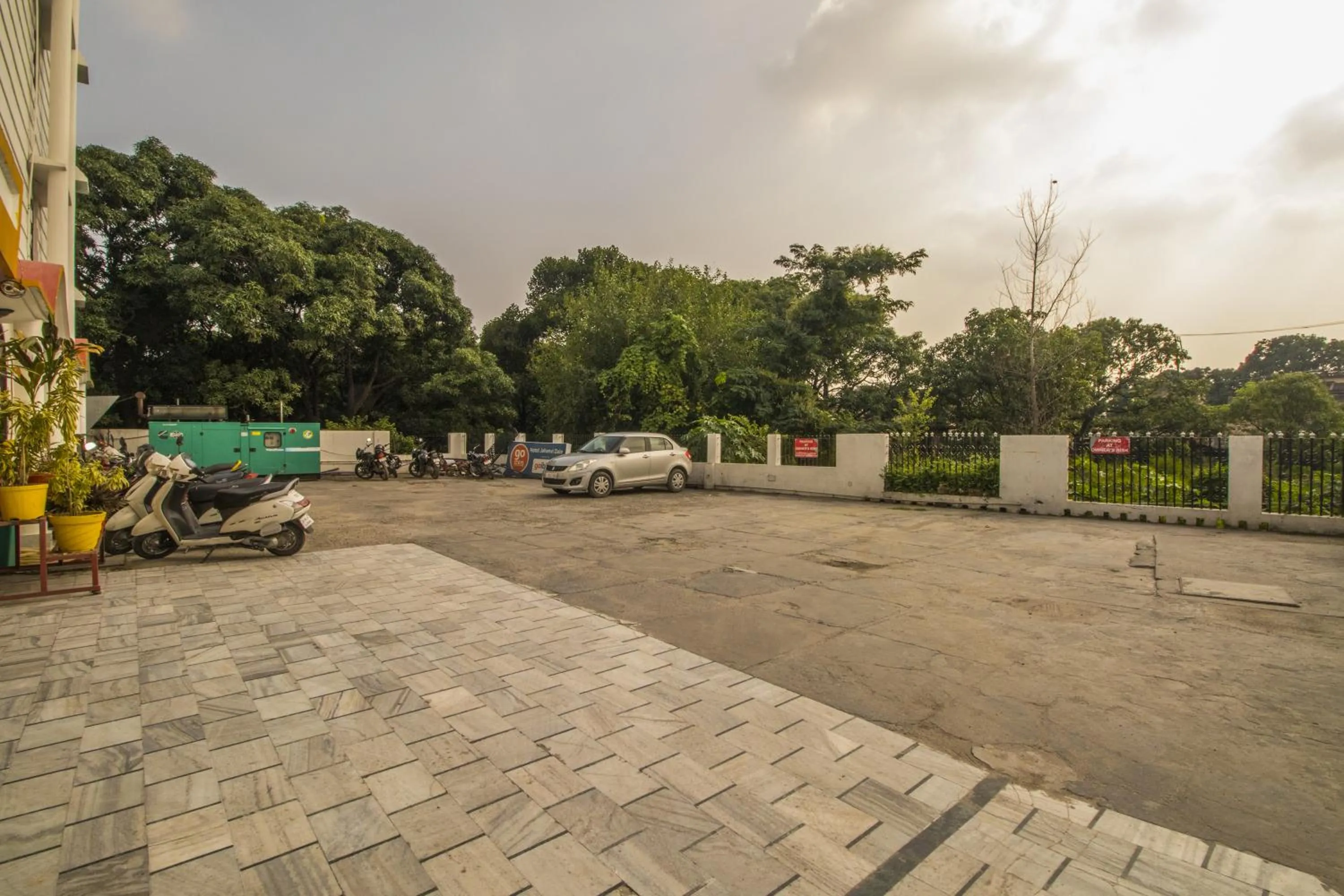 Property building in WOW STAYZ2 Hotel Jahanvi Dale