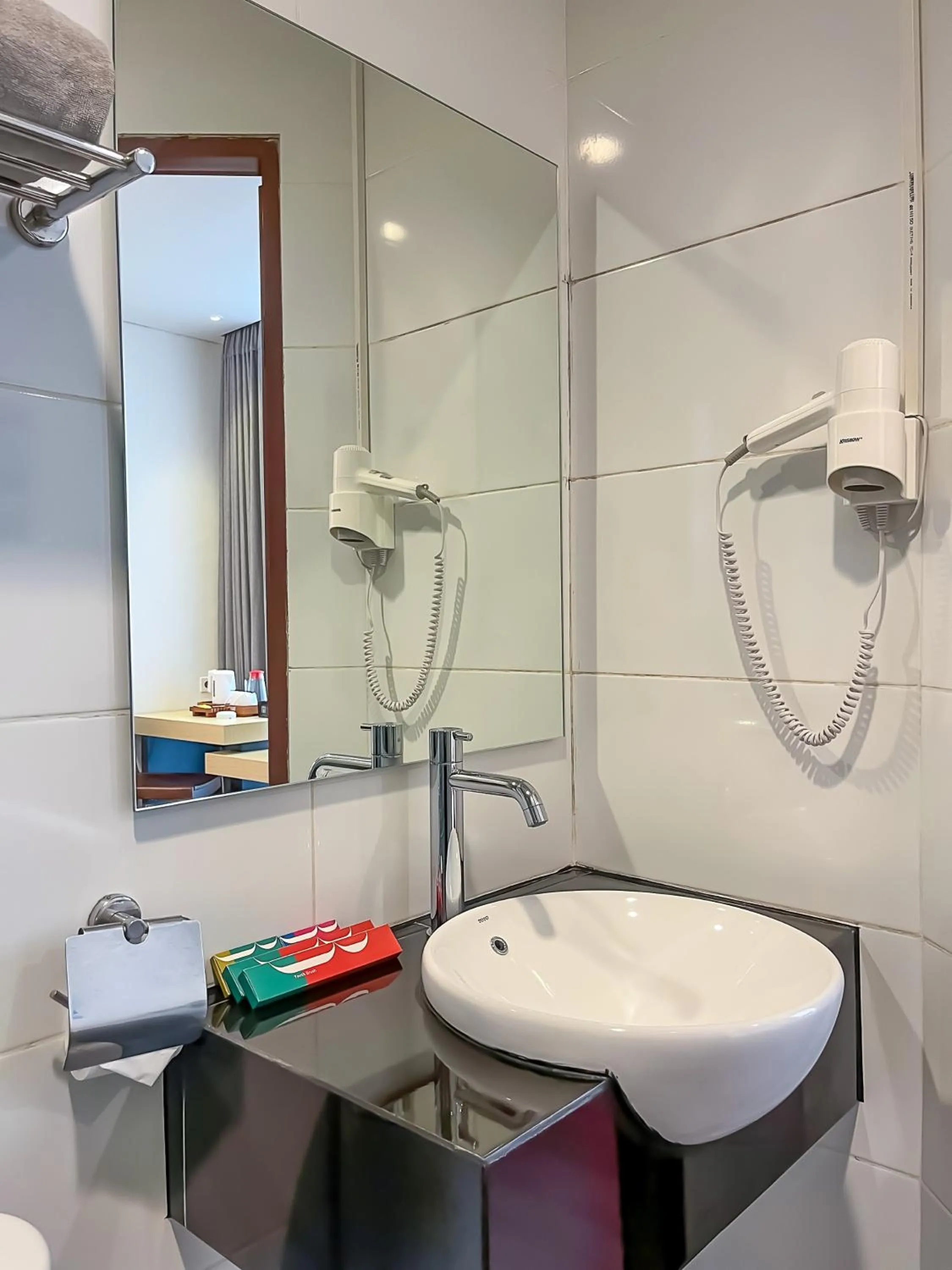 Hotel 88 Embong Malang Tunjungan Surabaya by WH - Breakfast with The Best View on The Highest Floor and Strategic Location in The City Center