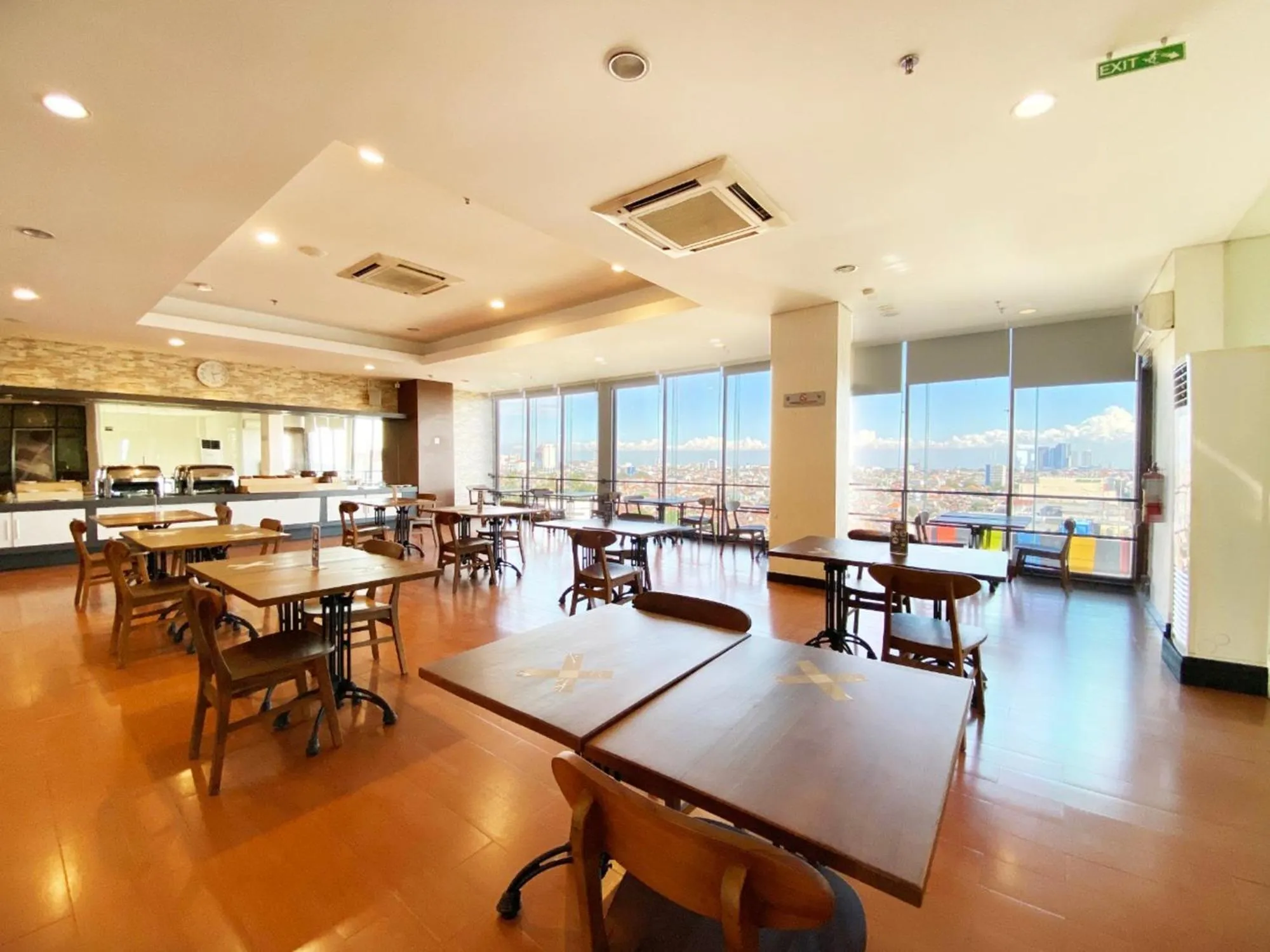 Restaurant/places to eat in Hotel 88 Embong Malang Tunjungan Surabaya by WH - Breakfast with The Best View on The Highest Floor and Strategic Location in The City Center