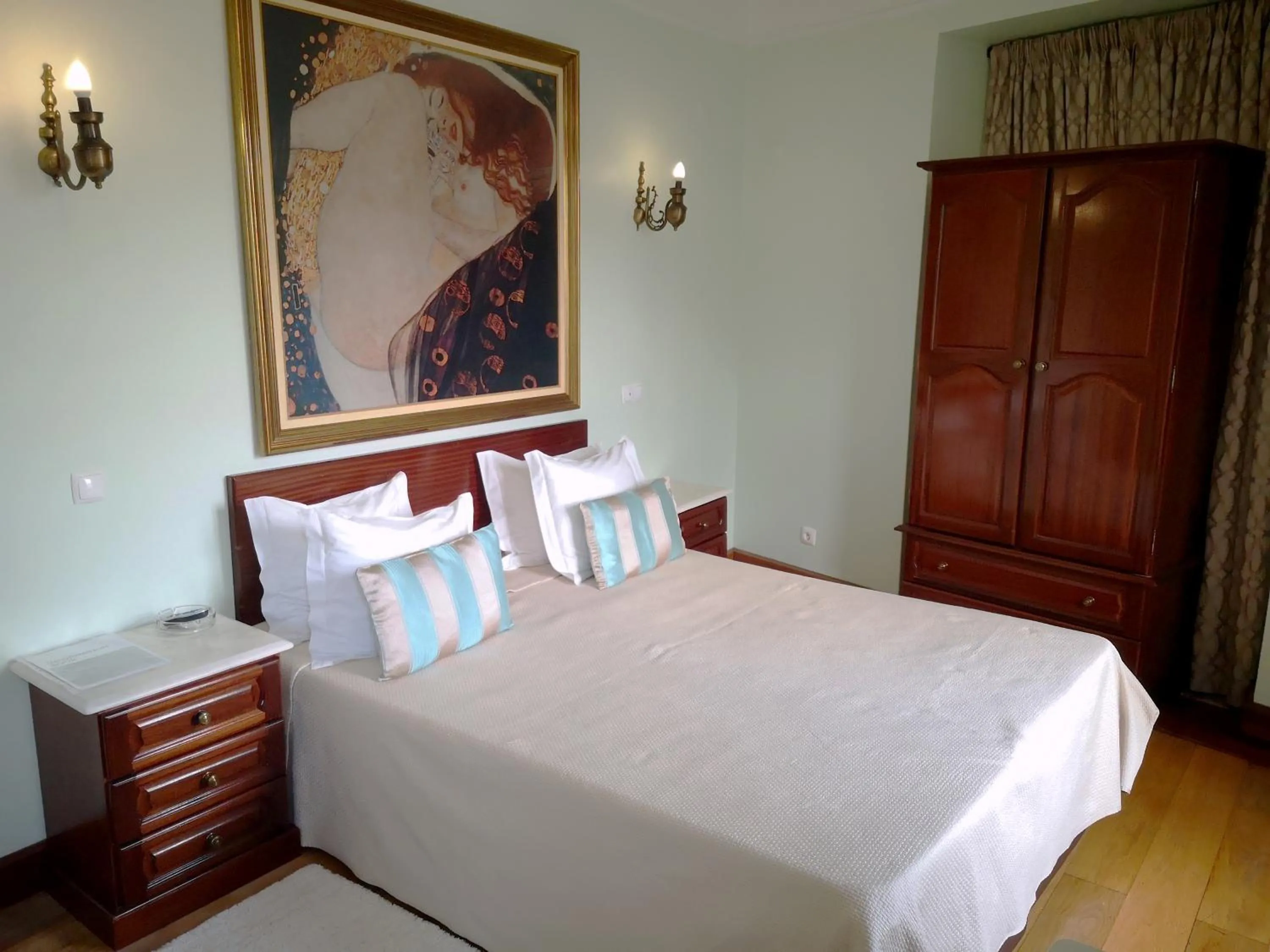 Bed in Safira