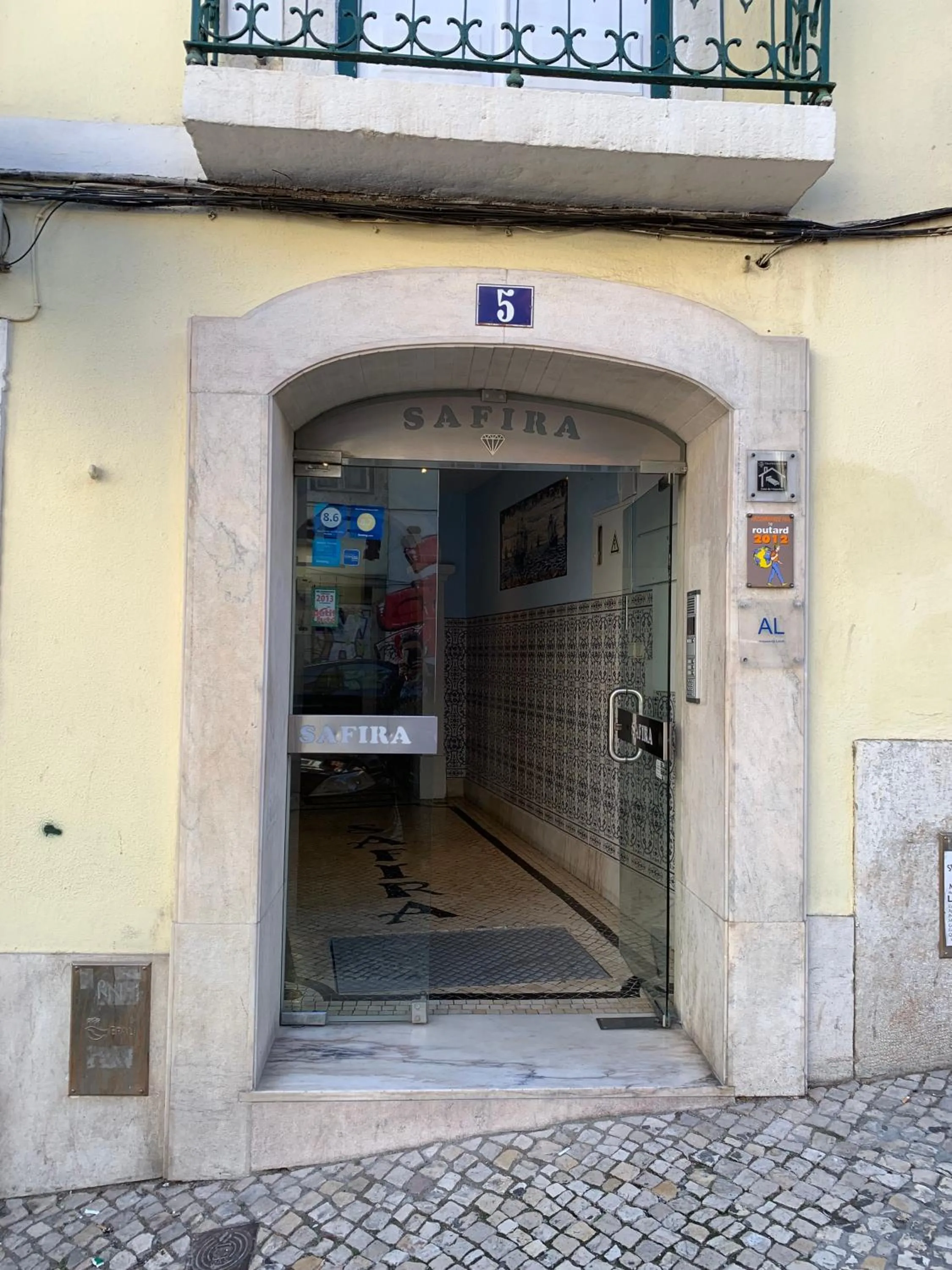 Facade/entrance in Safira