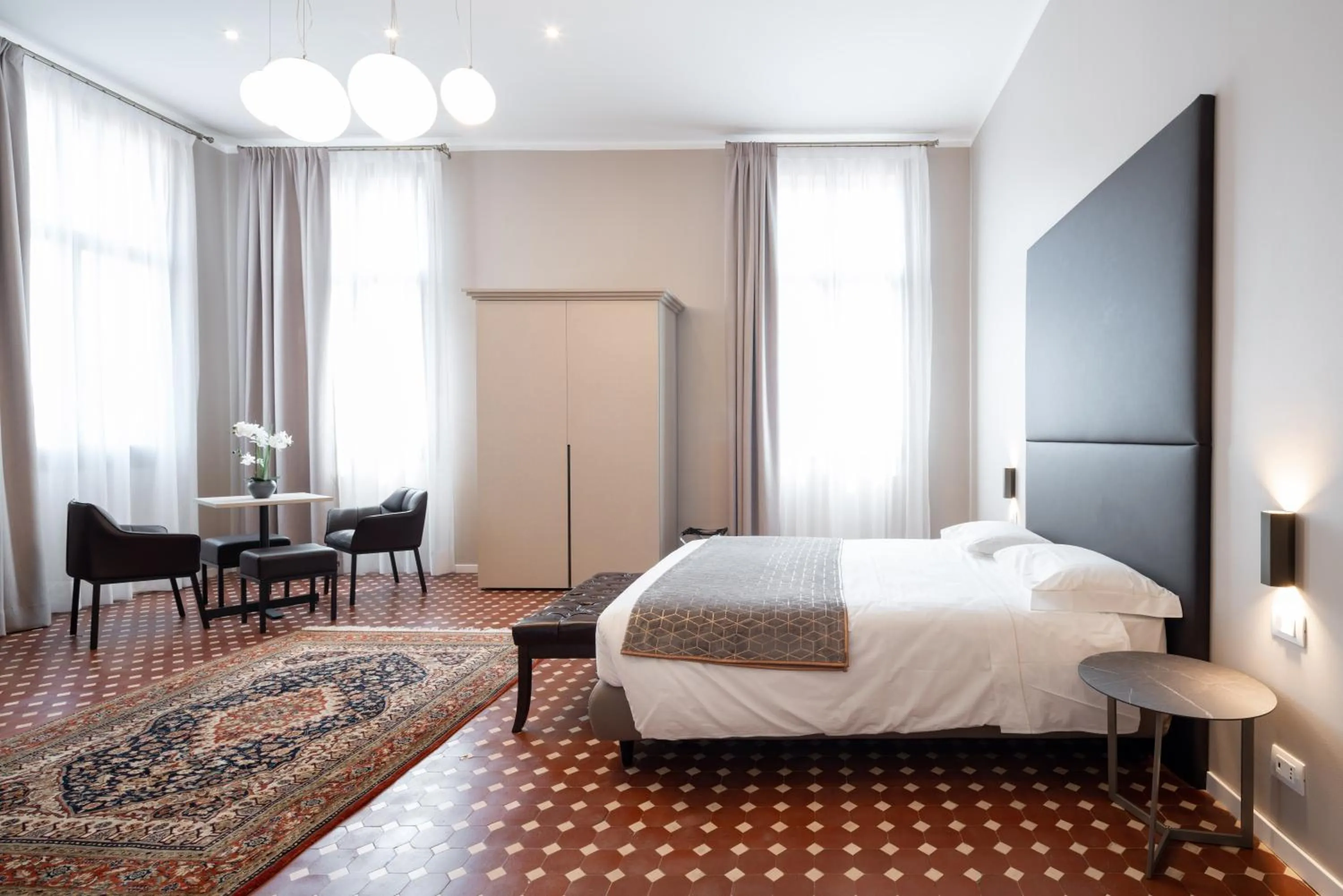 View (from property/room), Bed in Hotel Palazzo Martinelli Dolfin