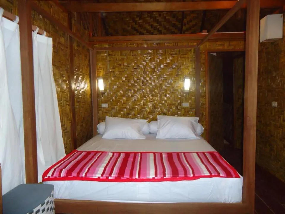 Double Room with Private Bathroom in Simeulue Surflodges