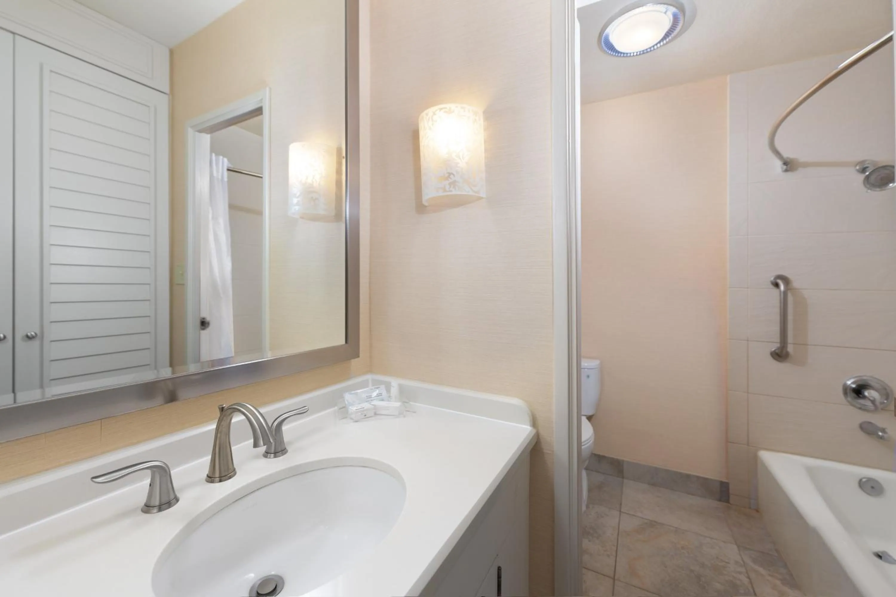 Bathroom in DoubleTree by Hilton San Diego Bayside