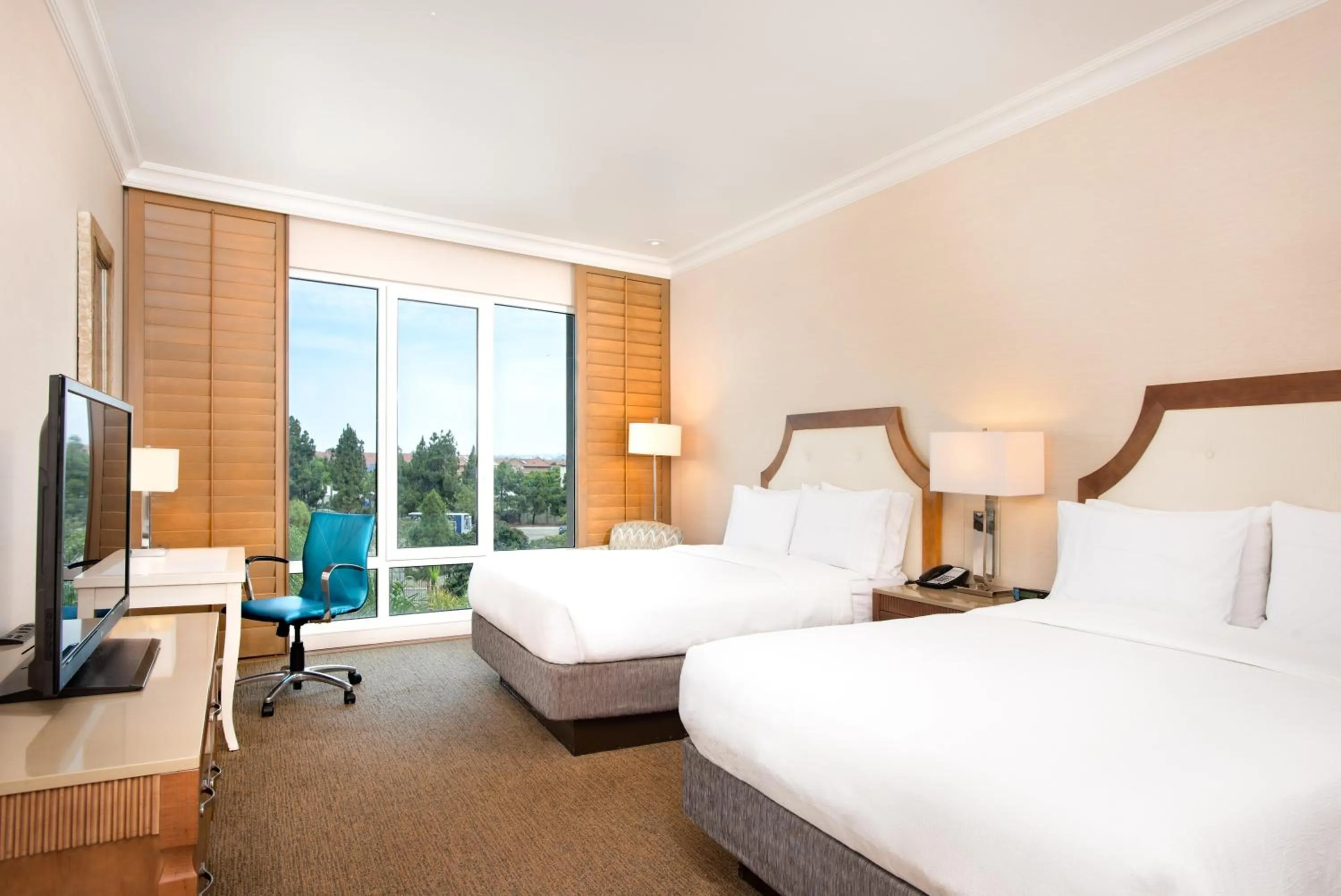 Photo of the whole room, Bed in DoubleTree by Hilton San Diego Bayside
