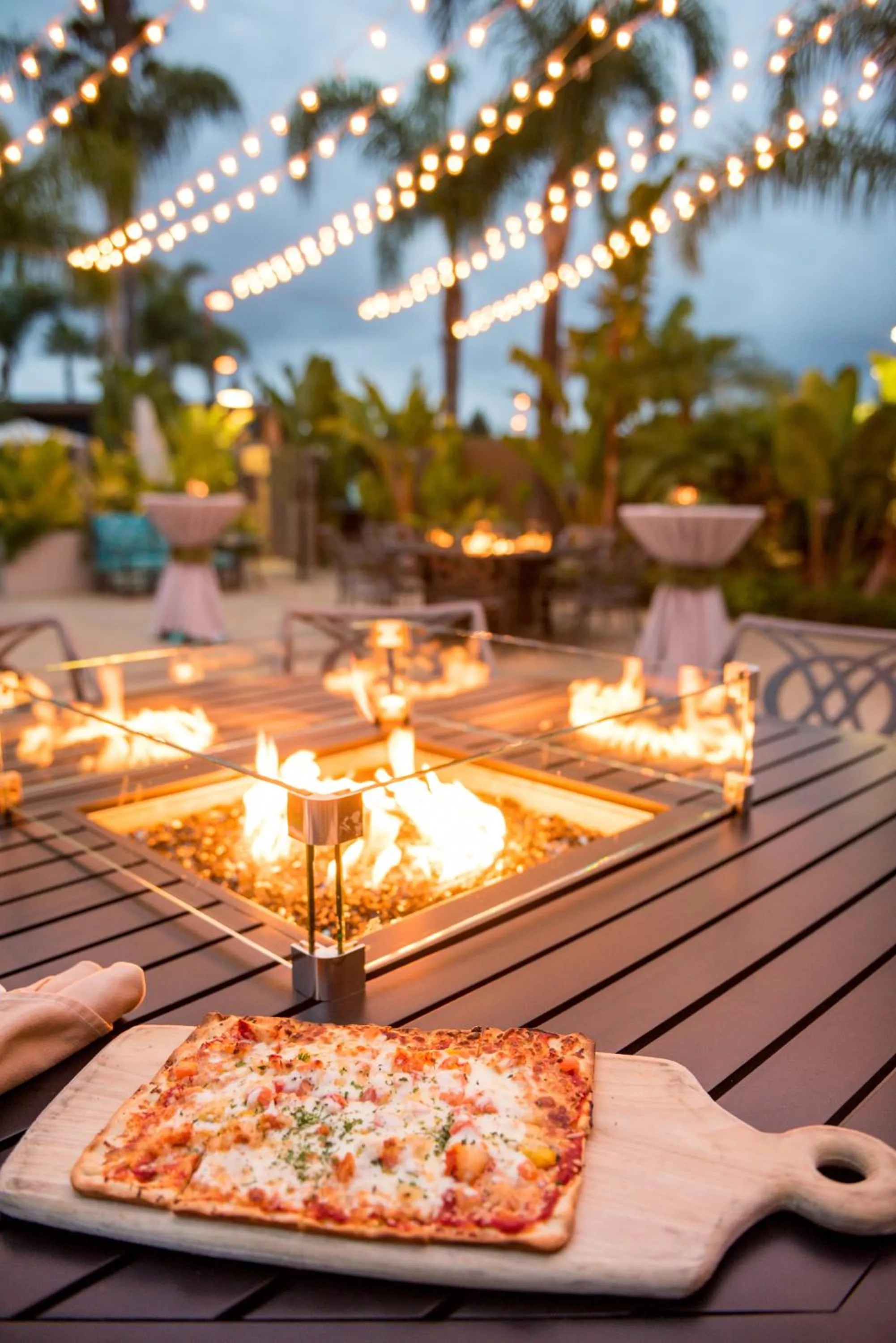 Lounge or bar in DoubleTree by Hilton San Diego Bayside