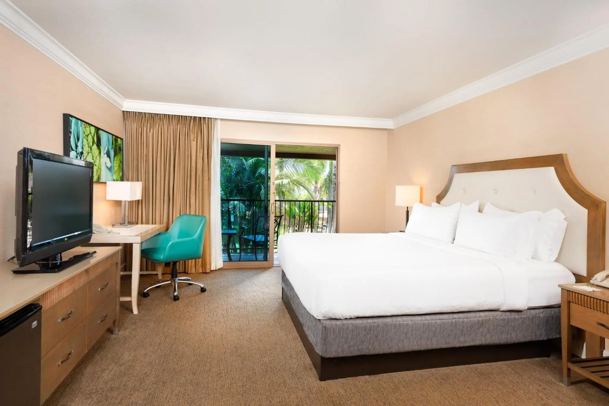 Photo of the whole room, Bed in DoubleTree by Hilton San Diego Bayside