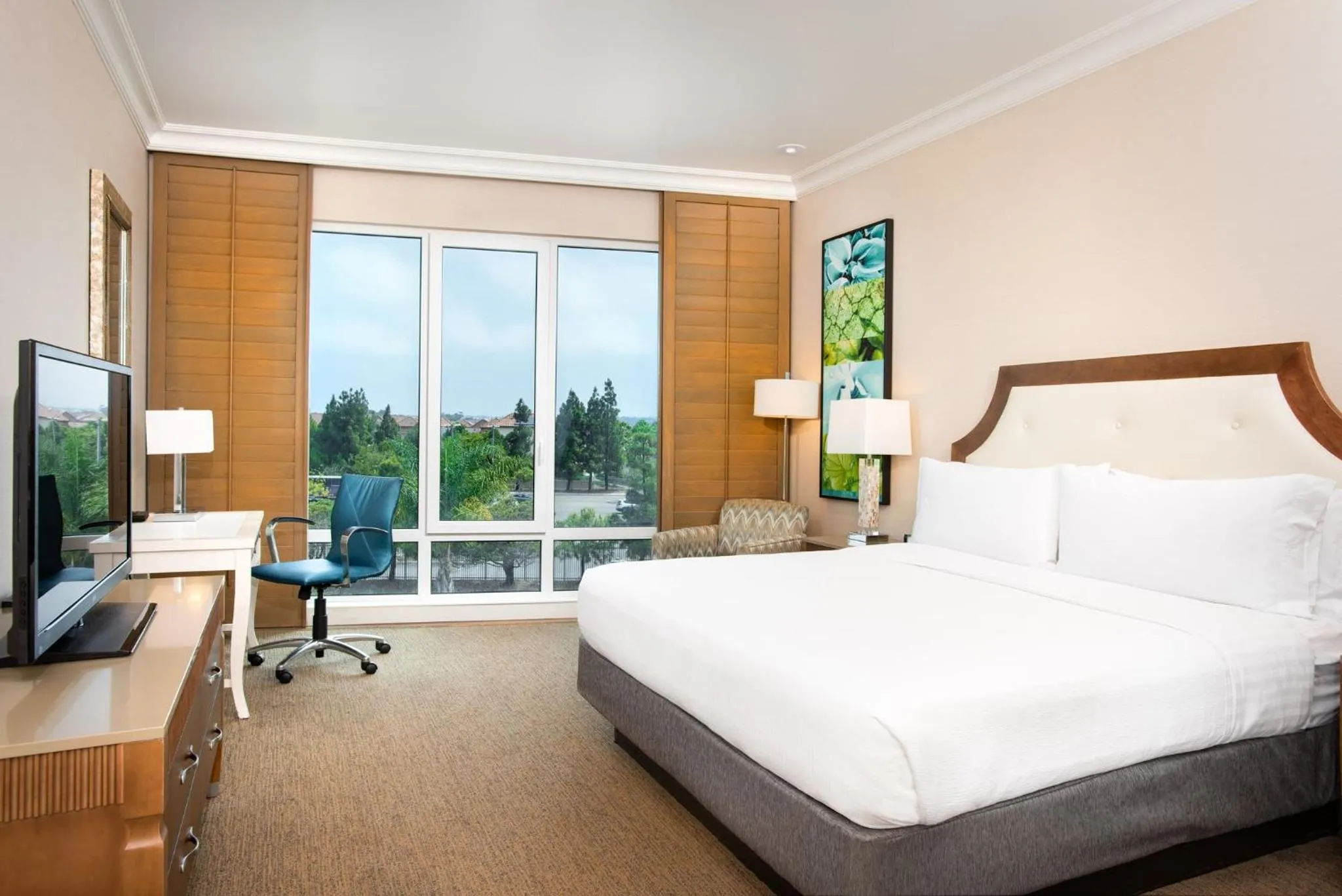 Photo of the whole room, Bed in DoubleTree by Hilton San Diego Bayside