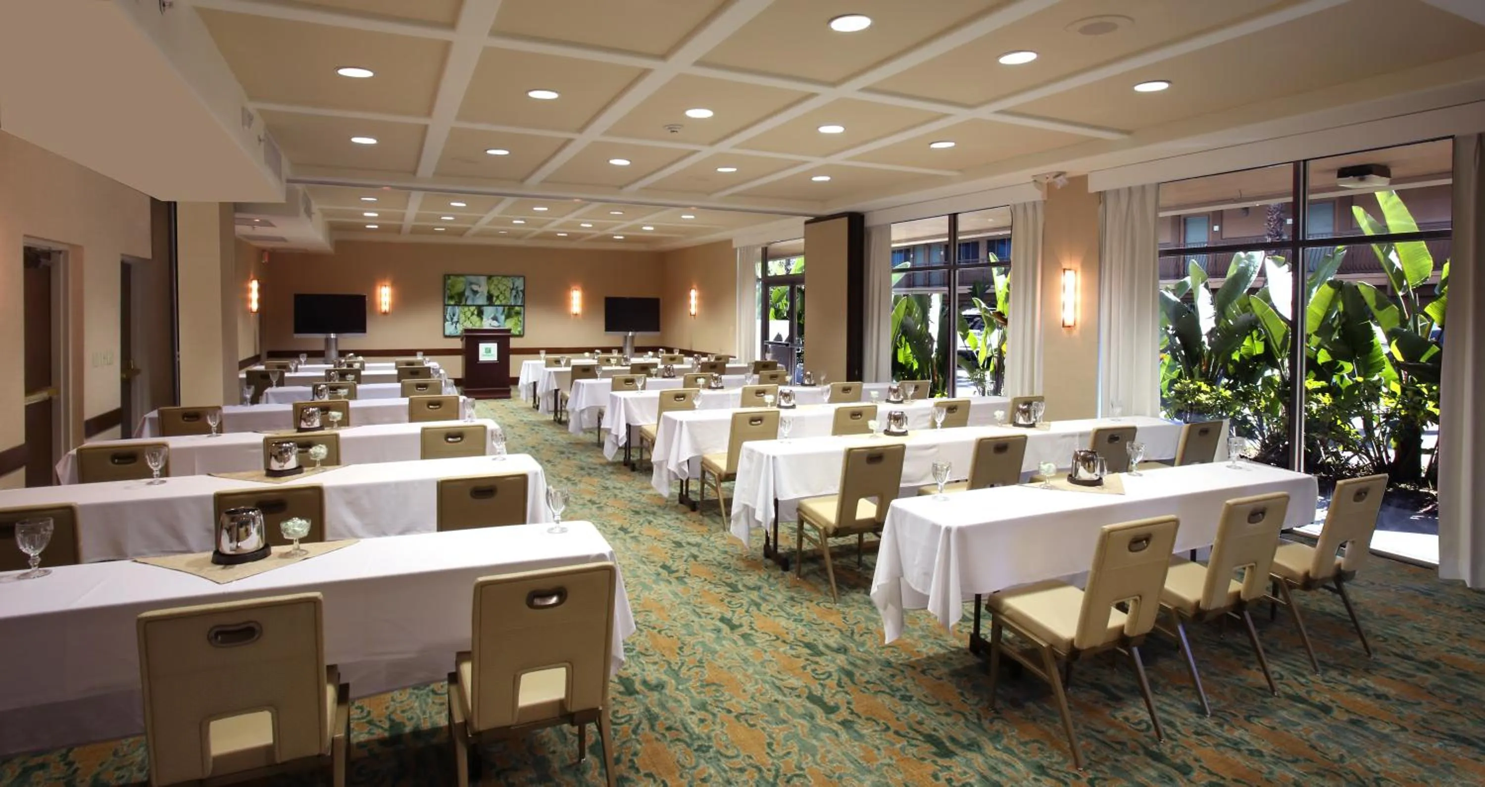Meeting/conference room in DoubleTree by Hilton San Diego Bayside