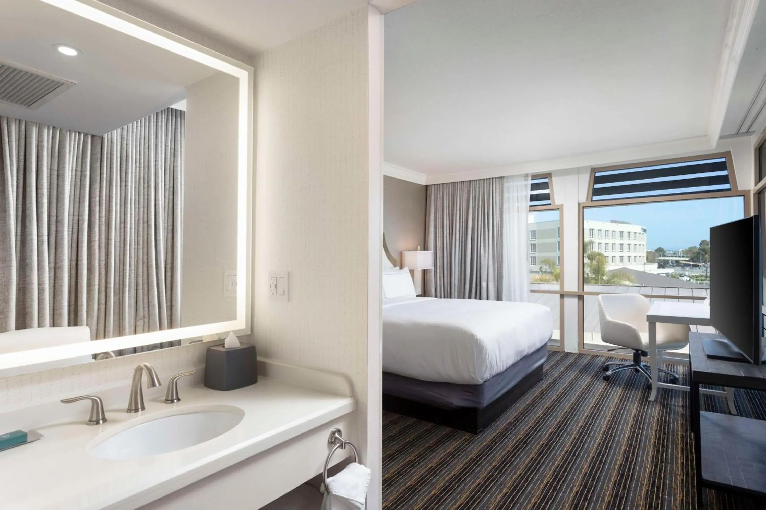 Two-Room King Suite in DoubleTree by Hilton San Diego Bayside Two-Room King Suite in DoubleTree by Hilton San Diego Bayside