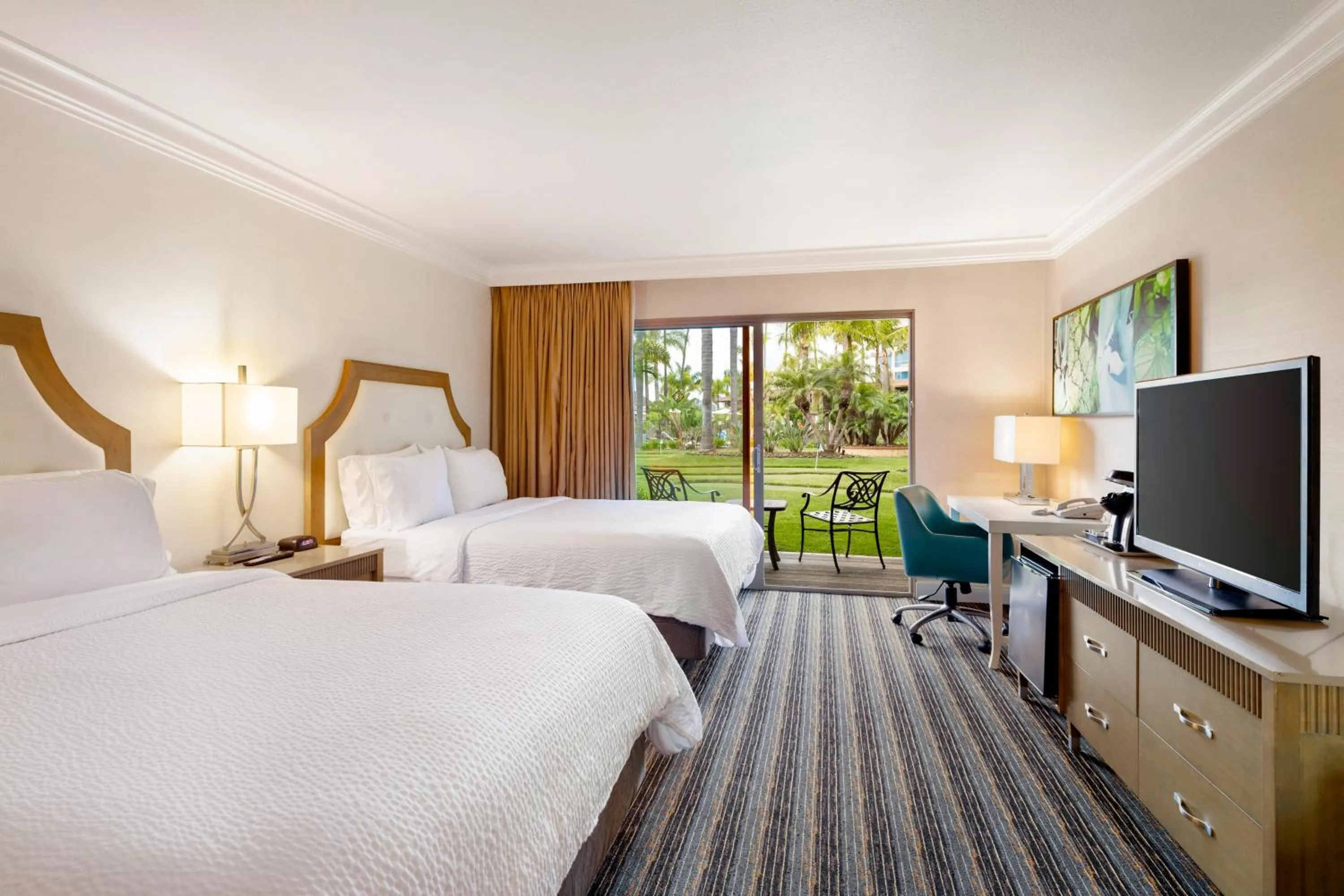 Photo of the whole room, Bed in DoubleTree by Hilton San Diego Bayside