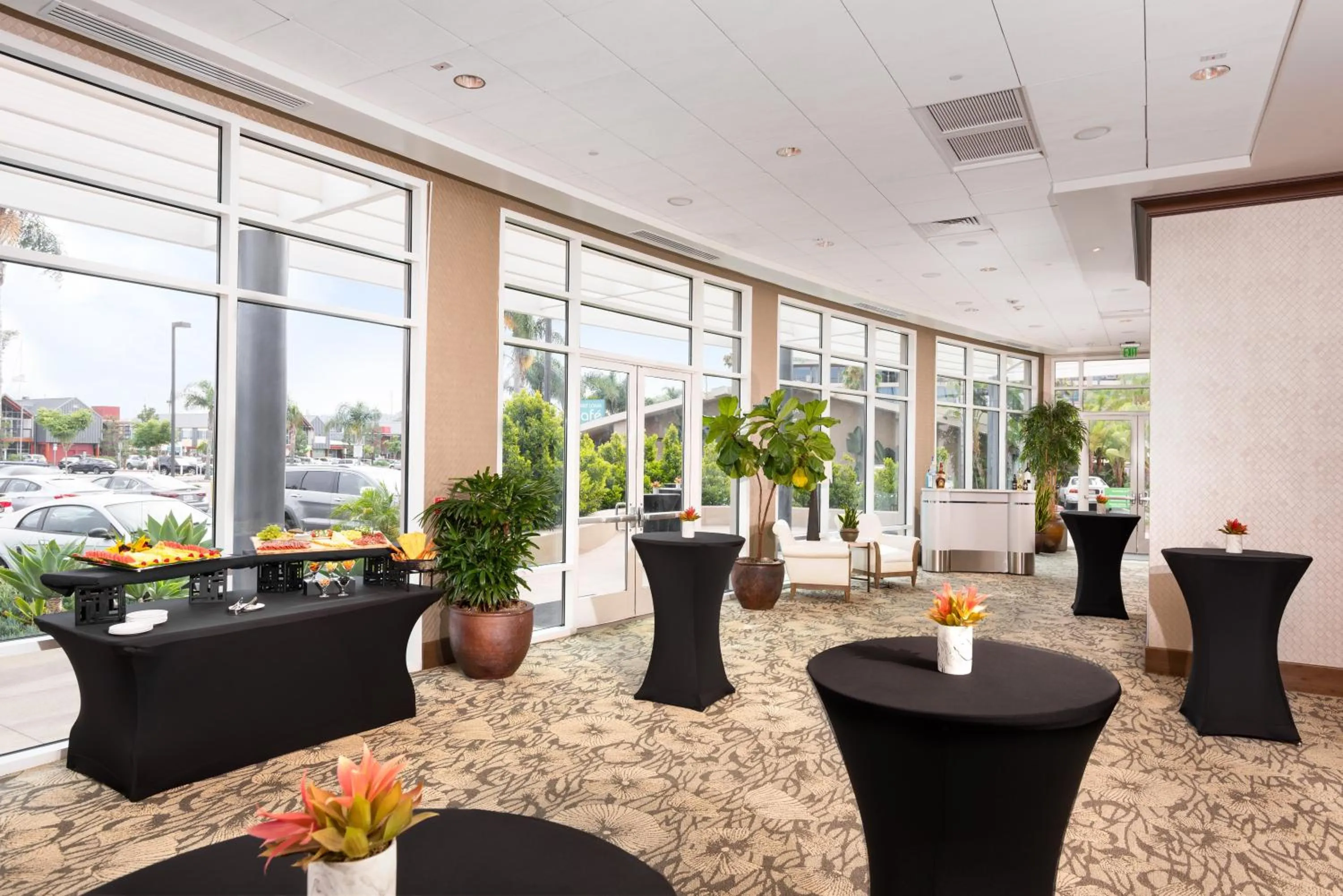 Restaurant/places to eat in DoubleTree by Hilton San Diego Bayside