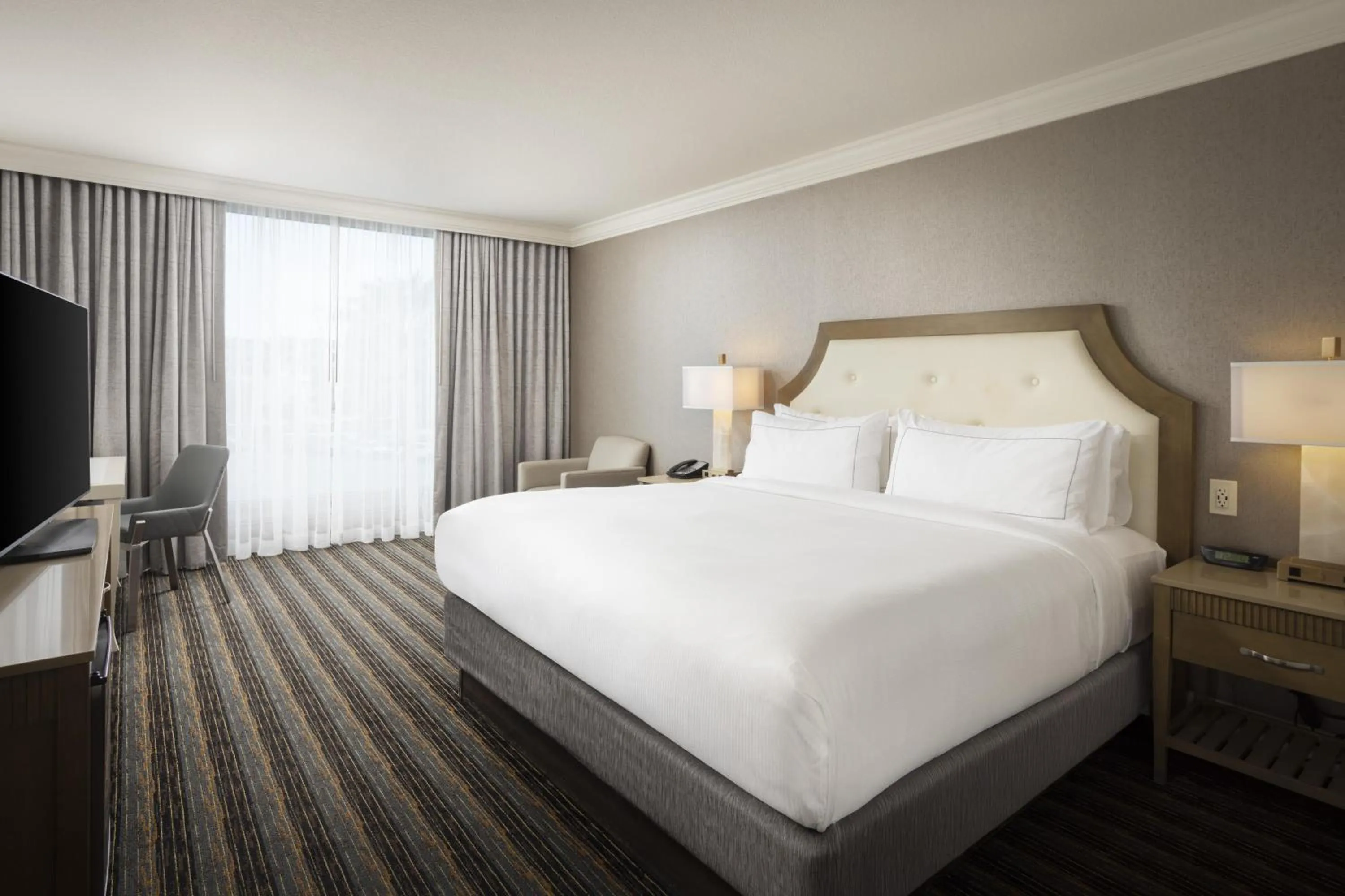 Bed in DoubleTree by Hilton San Diego Bayside