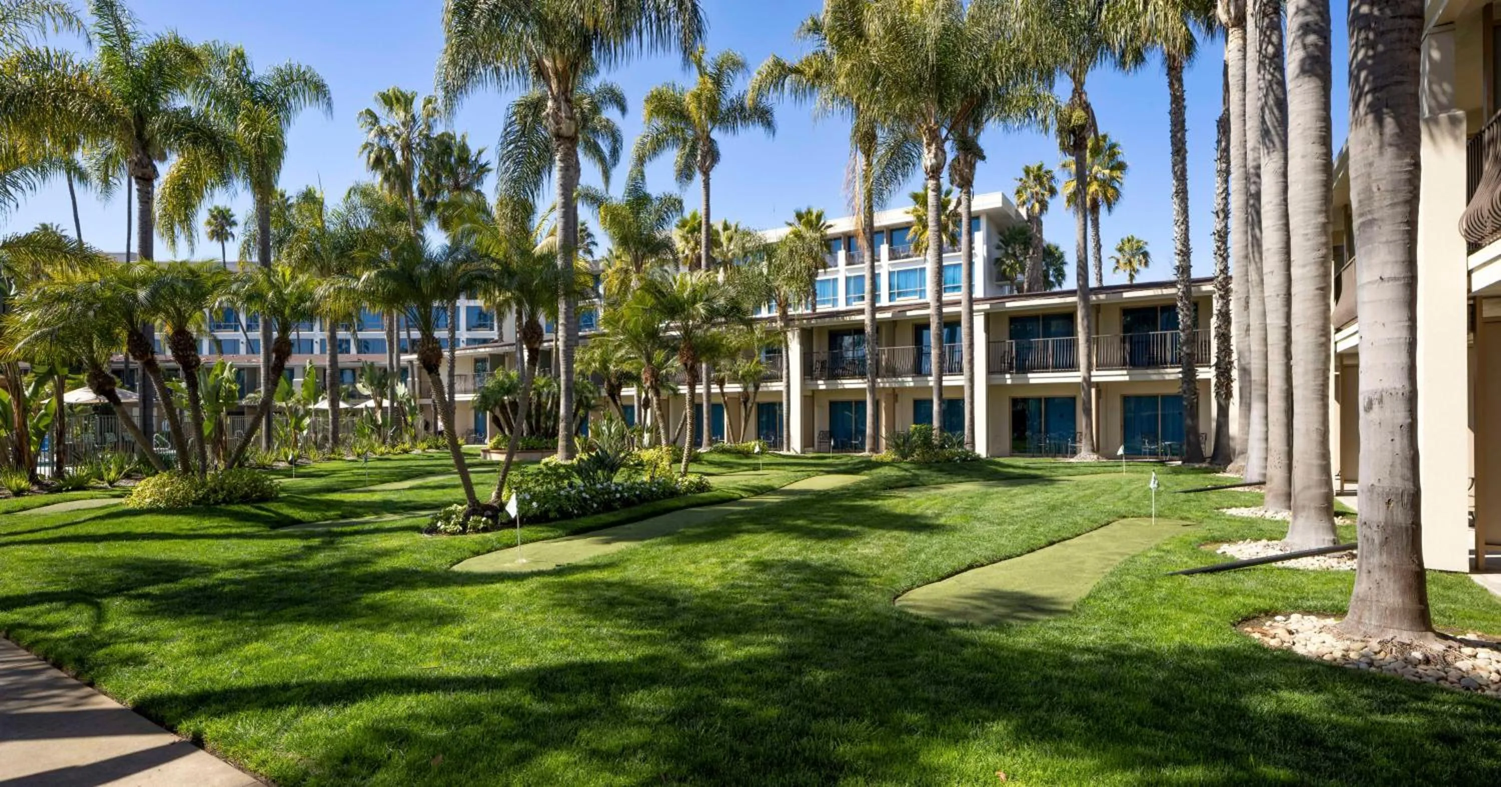 Golfcourse in DoubleTree by Hilton San Diego Bayside