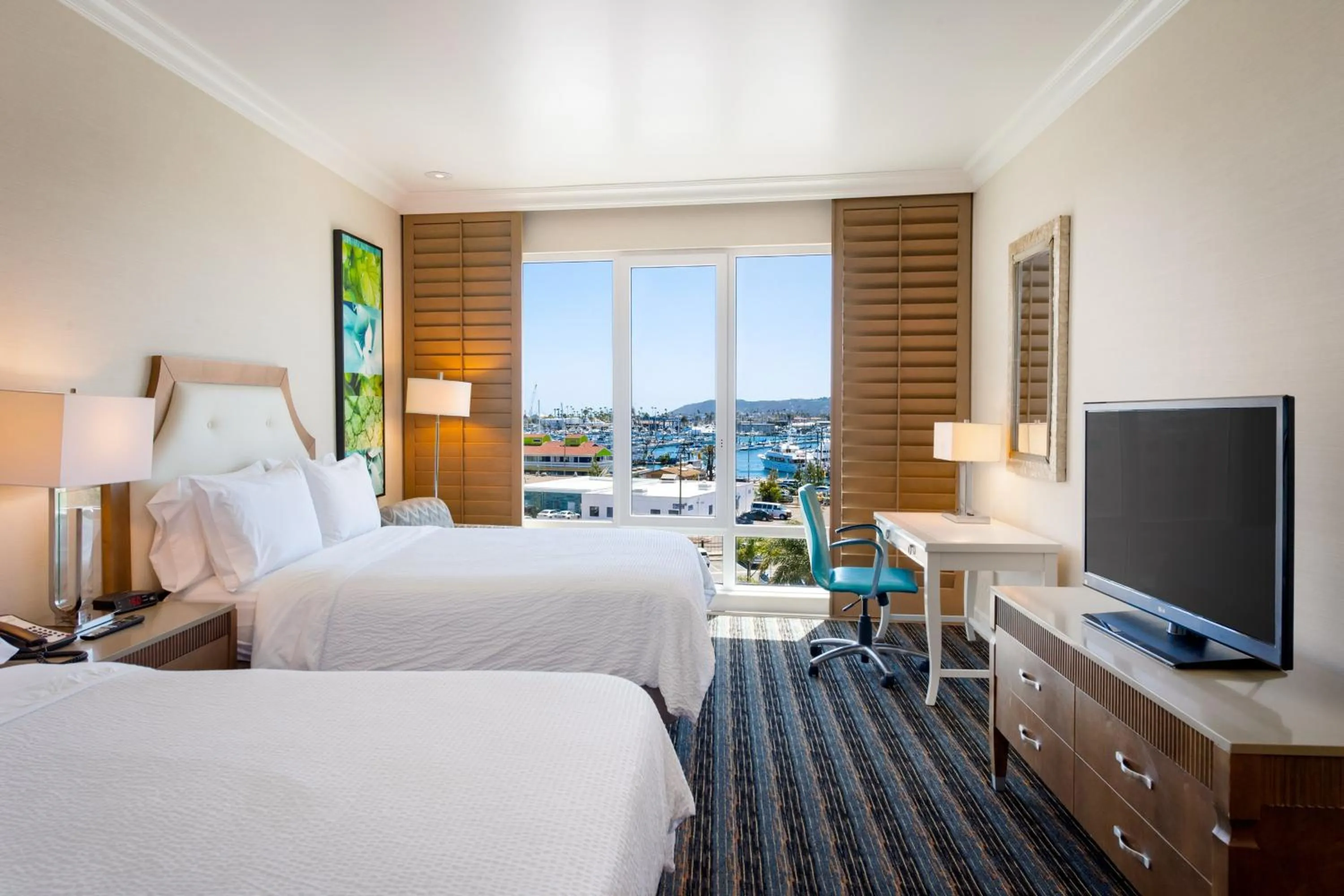 Bed in DoubleTree by Hilton San Diego Bayside