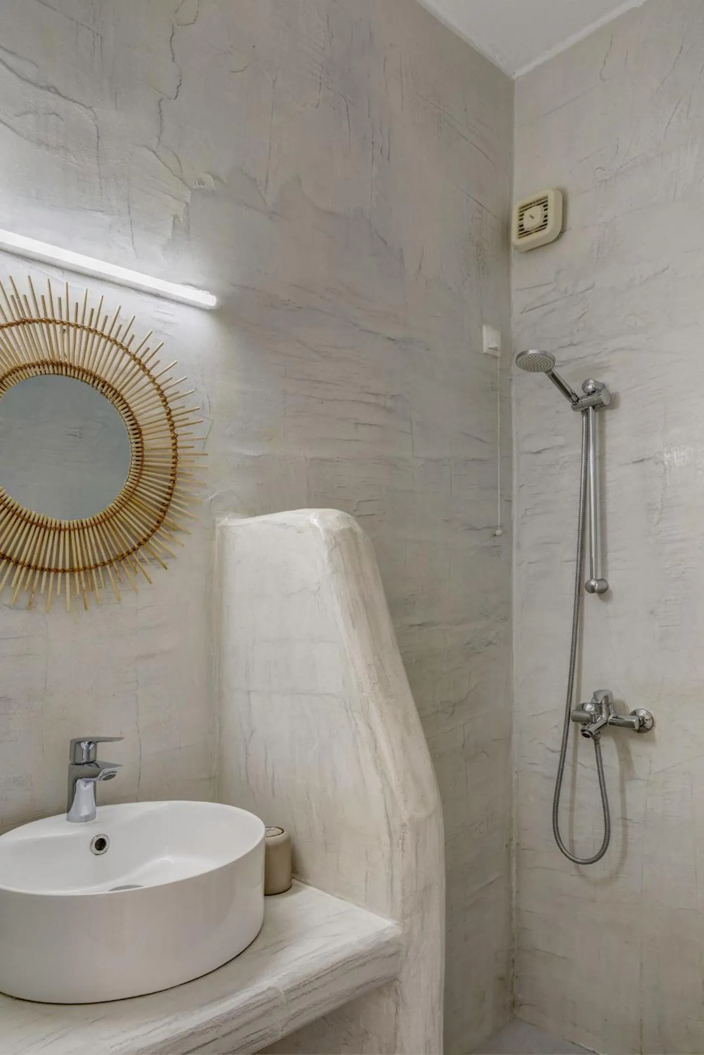 Shower in Thalassa Naxos