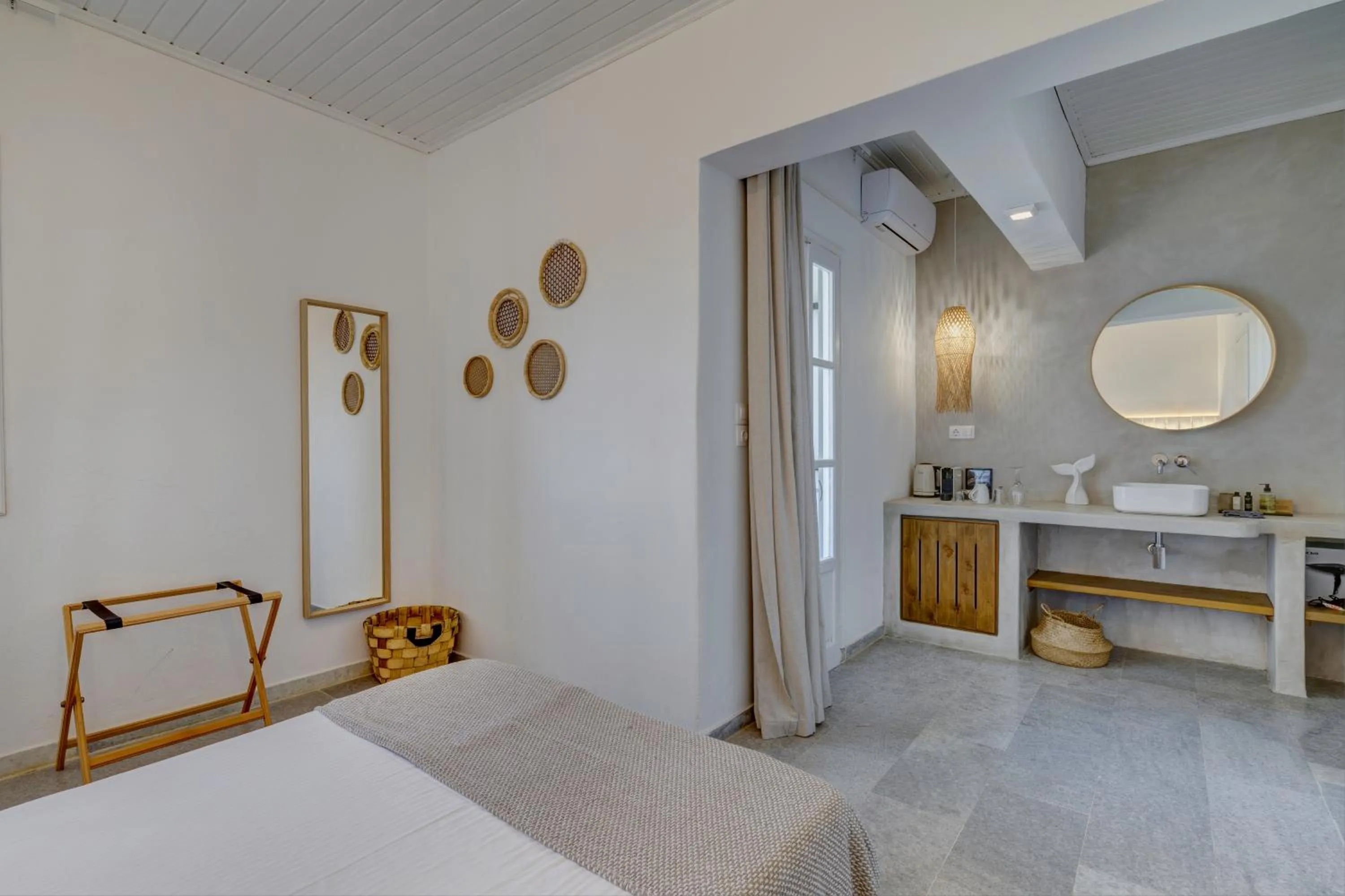 Bed in Thalassa Naxos