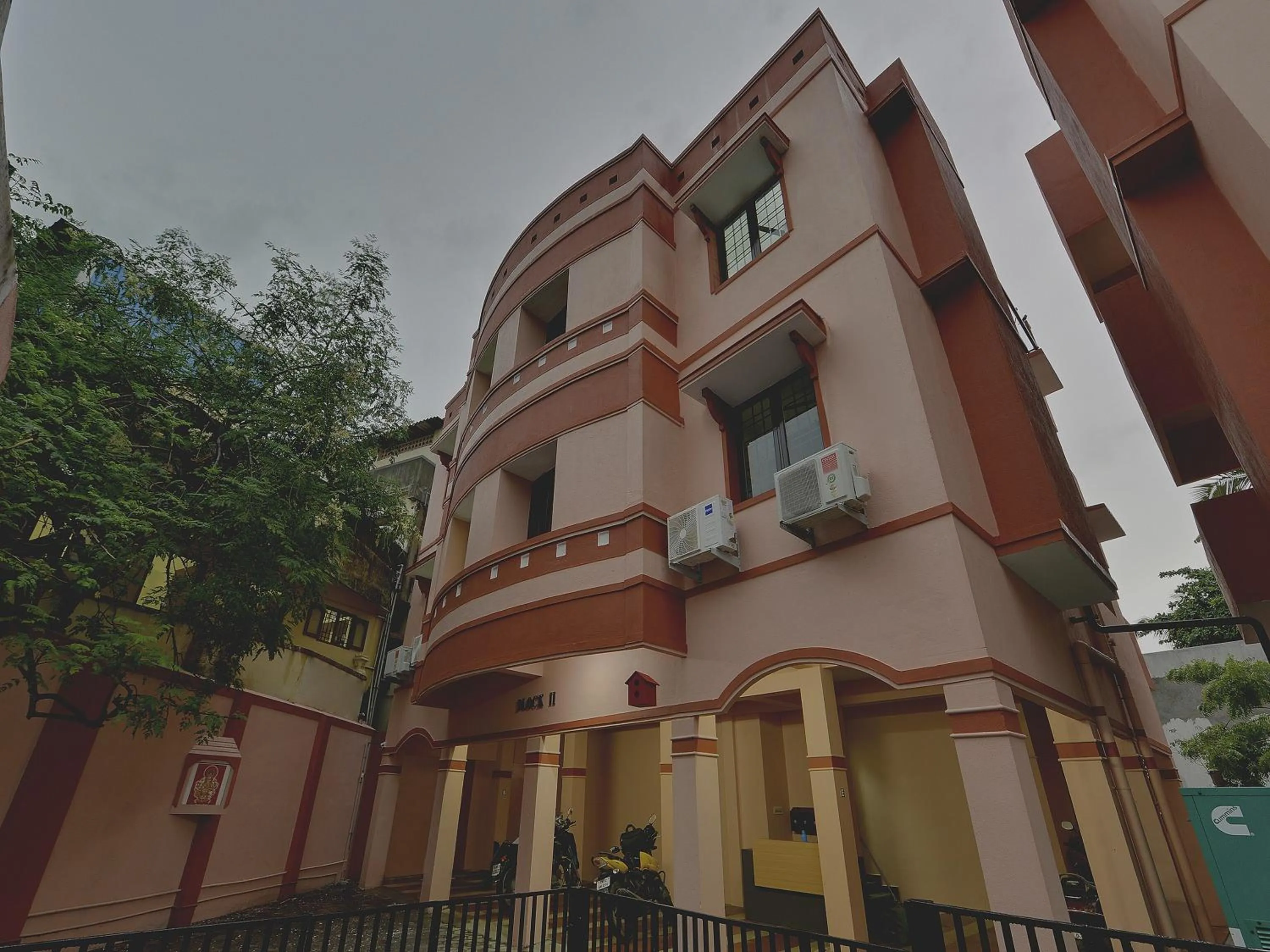 Facade/entrance in Hotel O G-Cloud