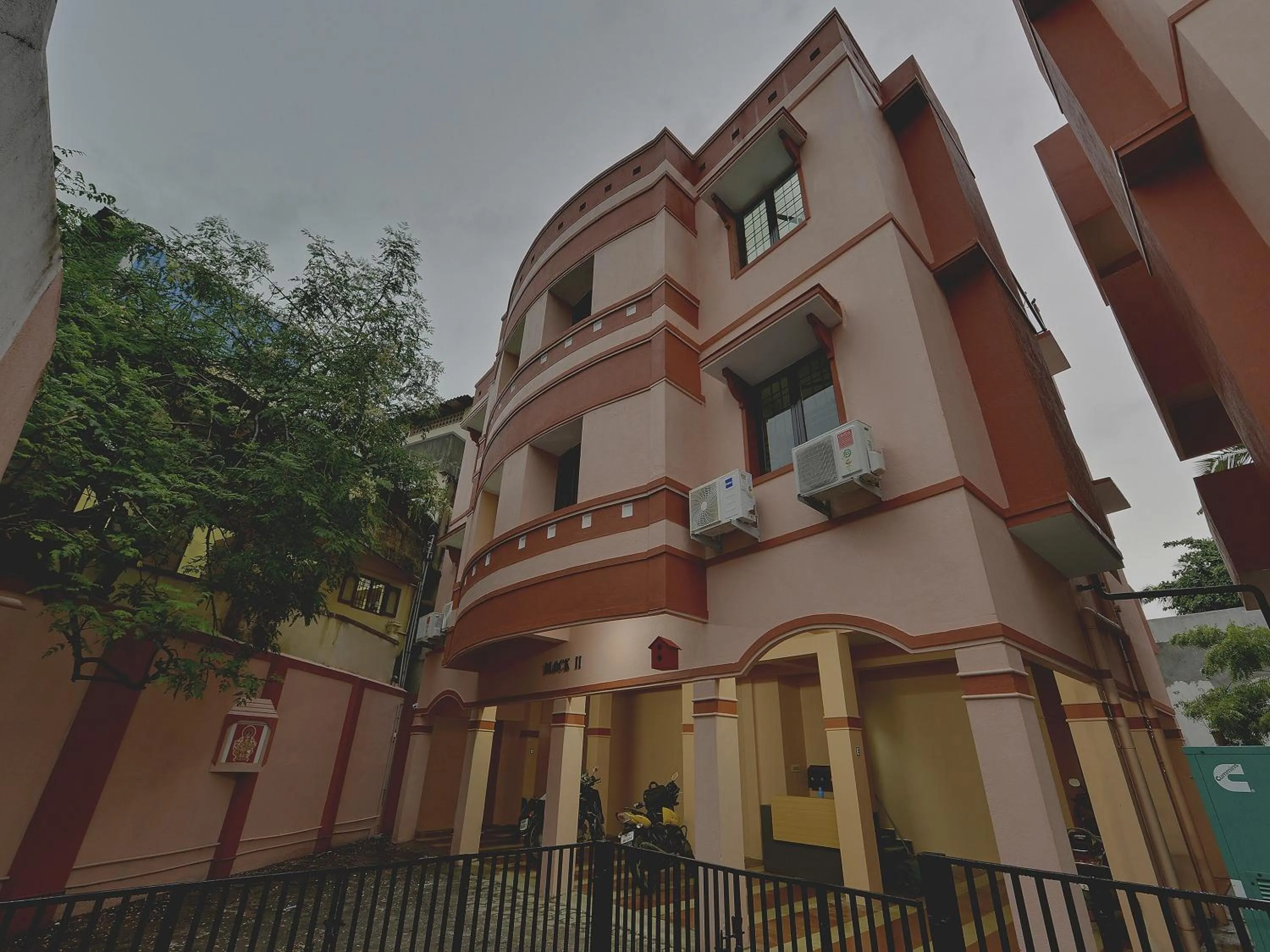 Facade/entrance in Hotel O G-Cloud