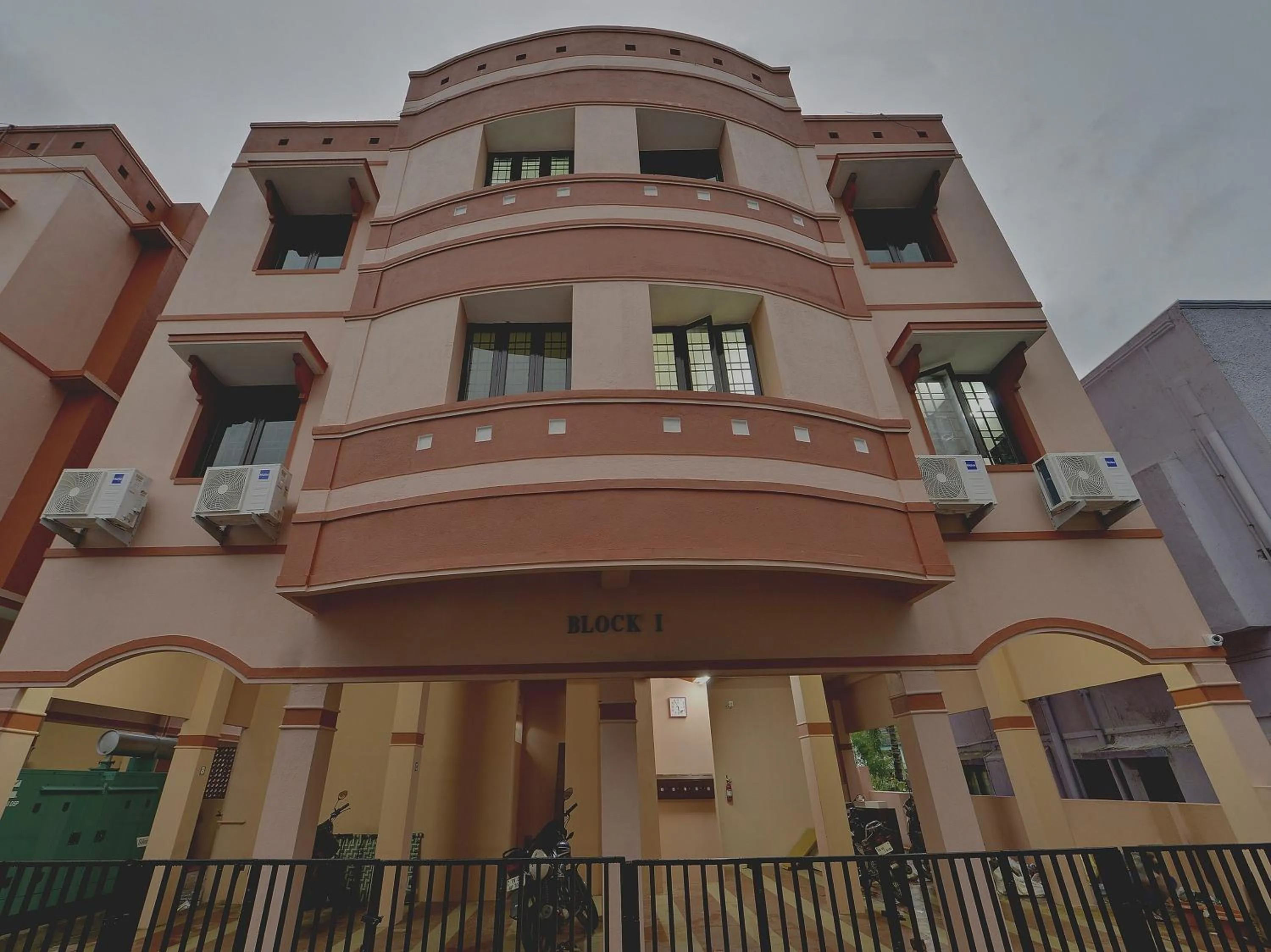 Facade/entrance in Hotel O G-Cloud