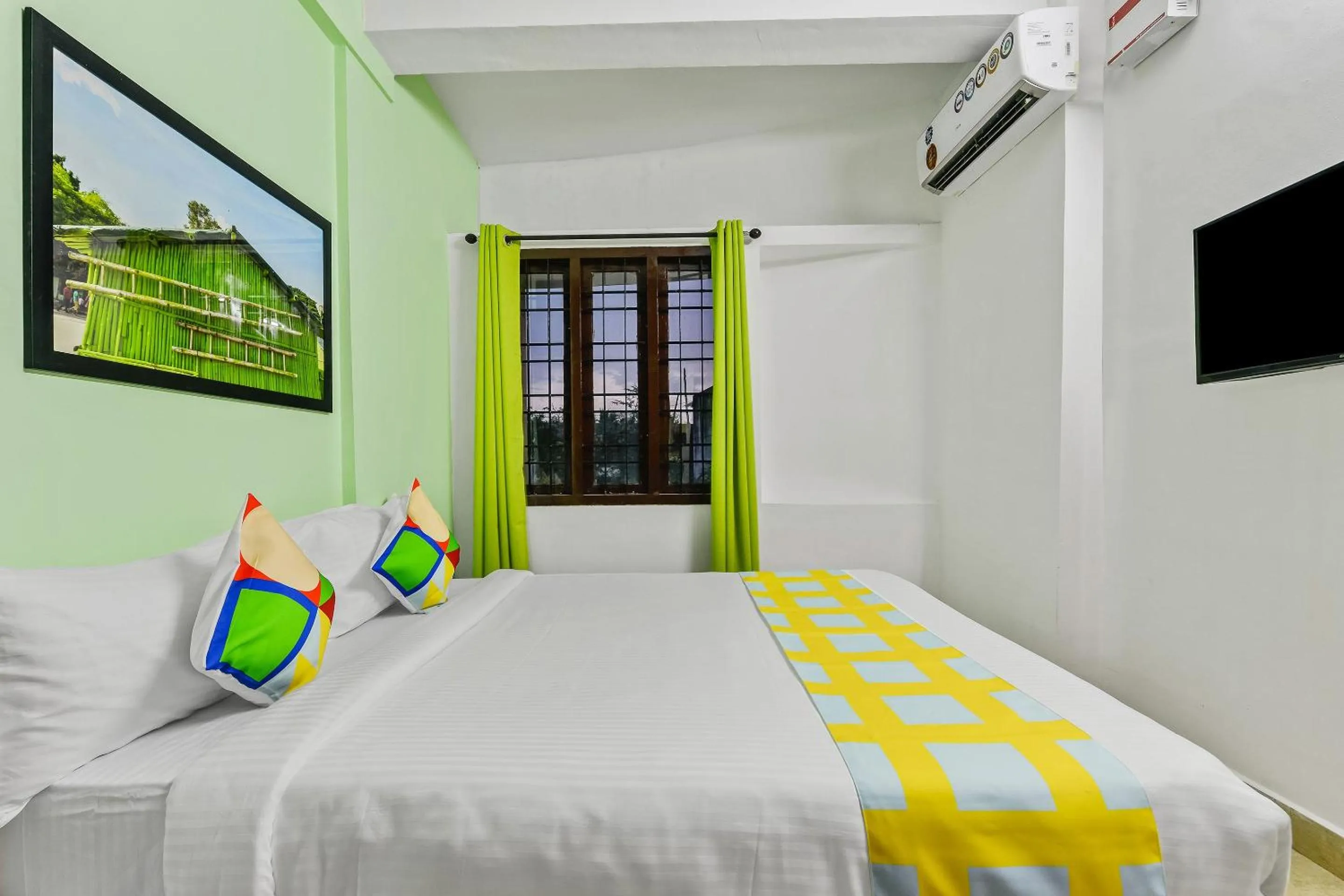 Bedroom, Bed in Hotel O G-Cloud