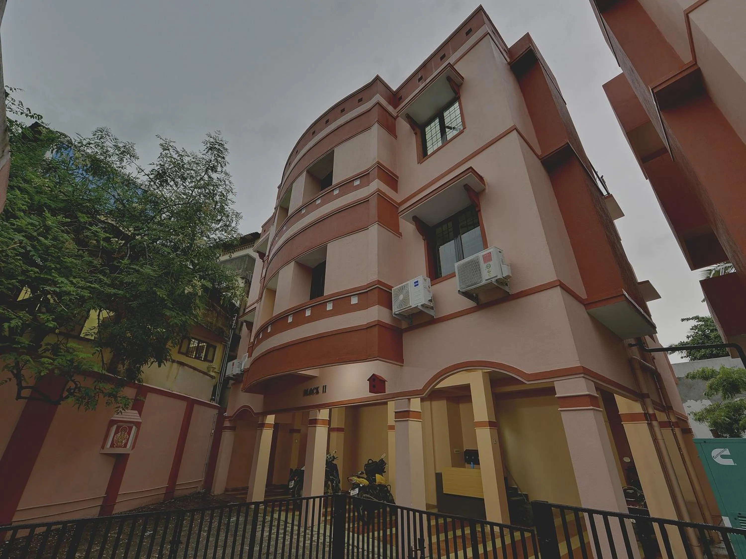 Facade/entrance in Hotel O G-Cloud