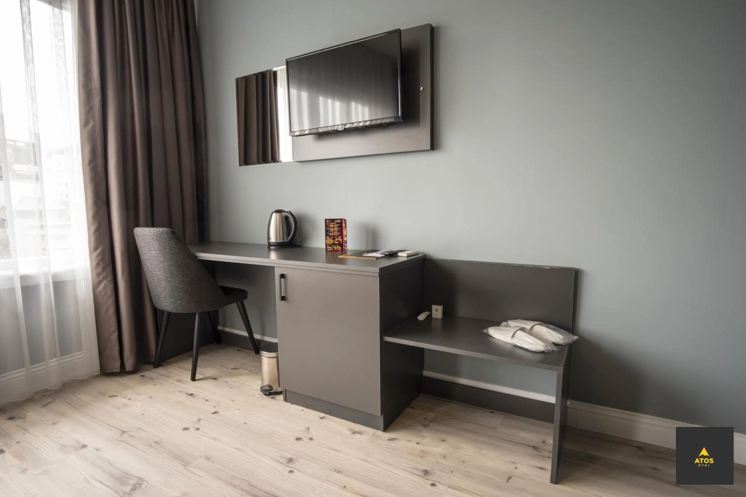 Communal lounge/ TV room in Atos Otel