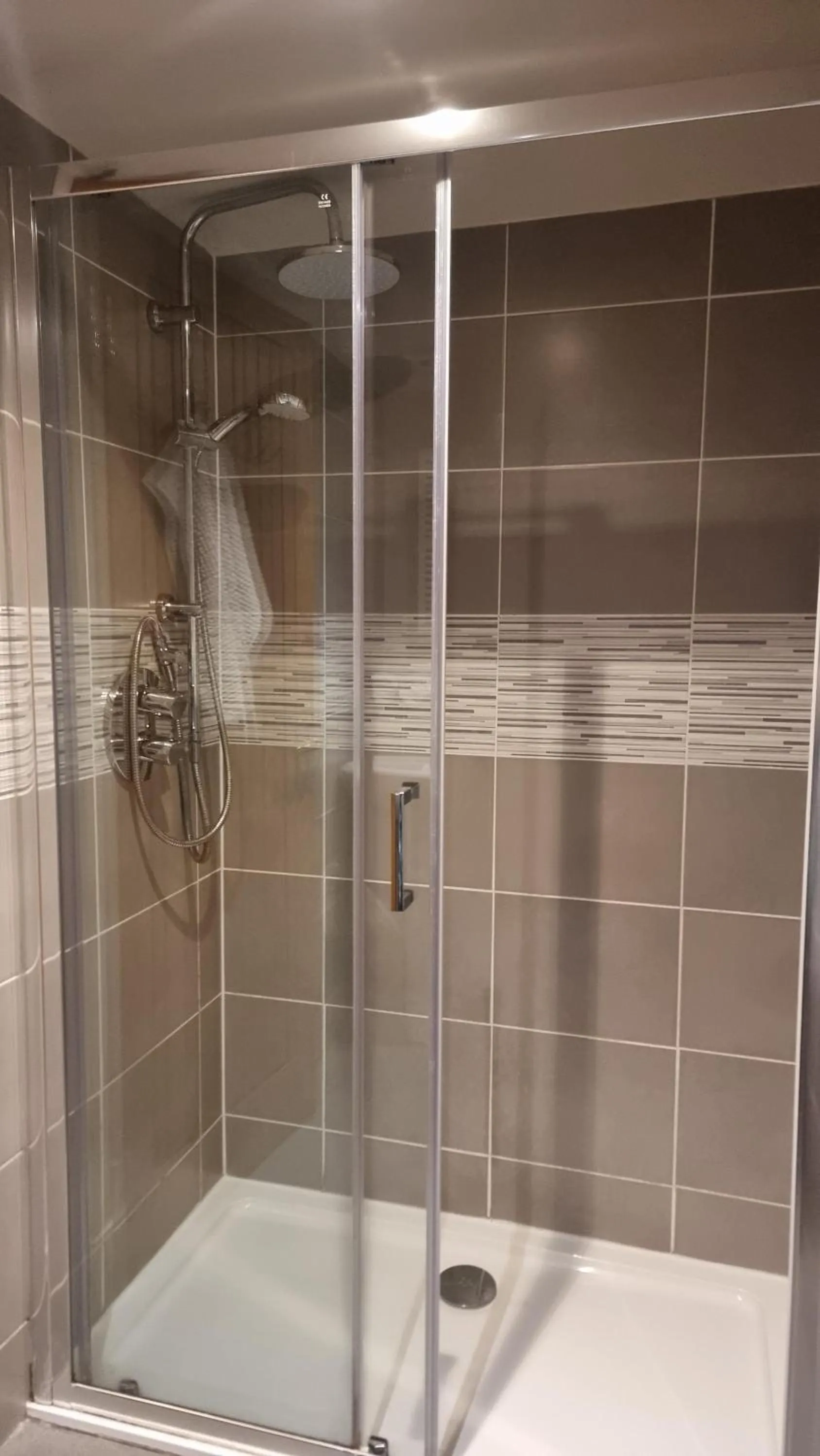 Shower in The Punch Bowl Inn